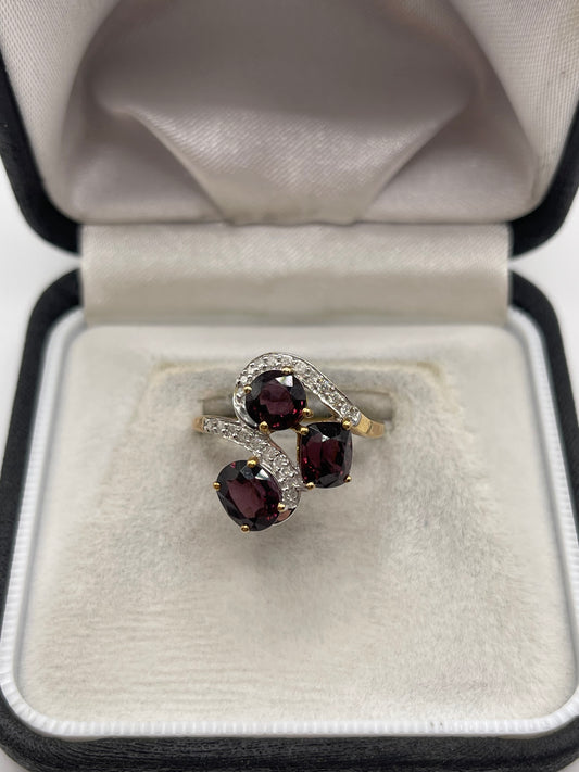 9ct gold spinel and diamond ring