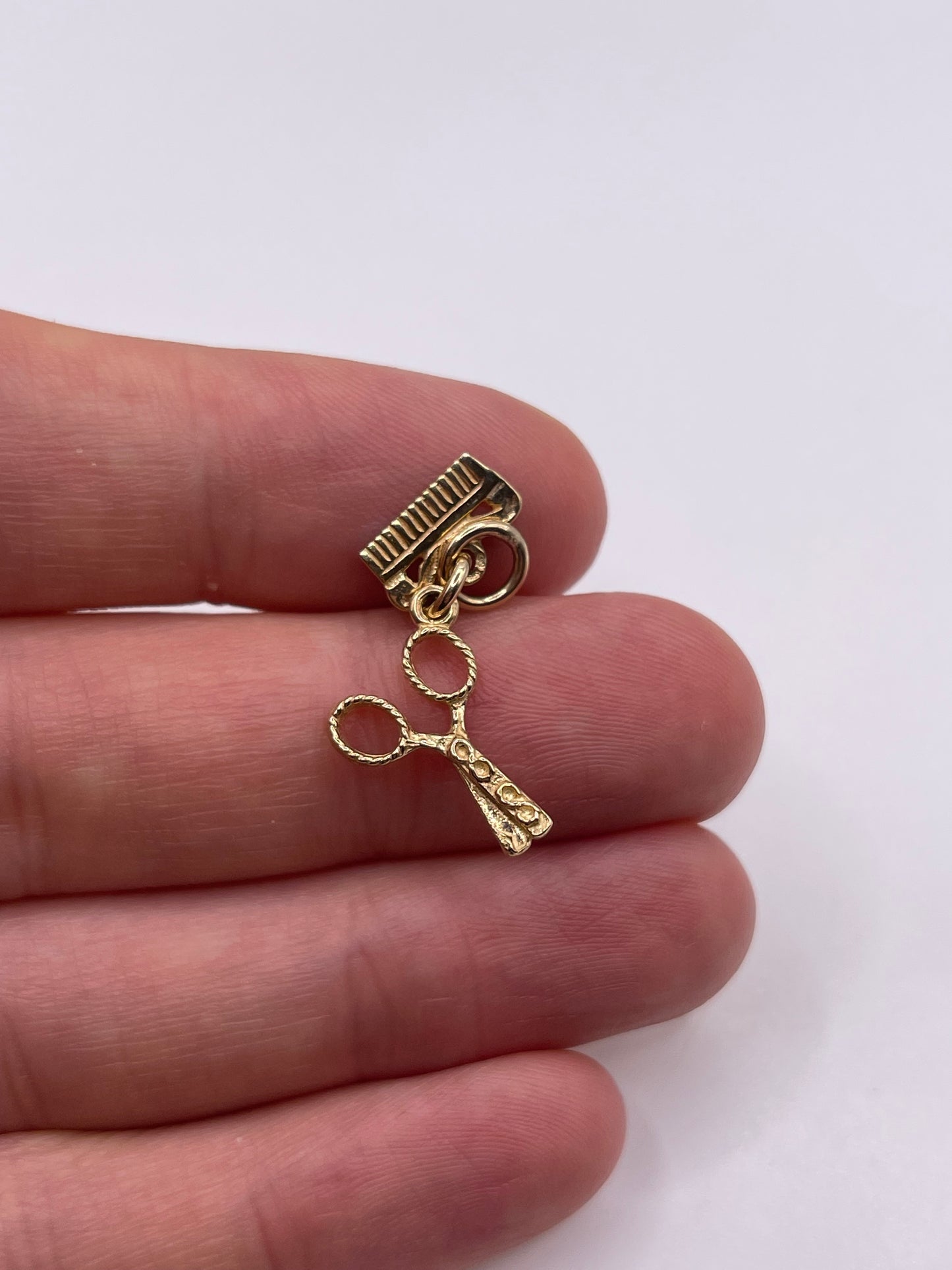 9ct gold scissors and comb charm