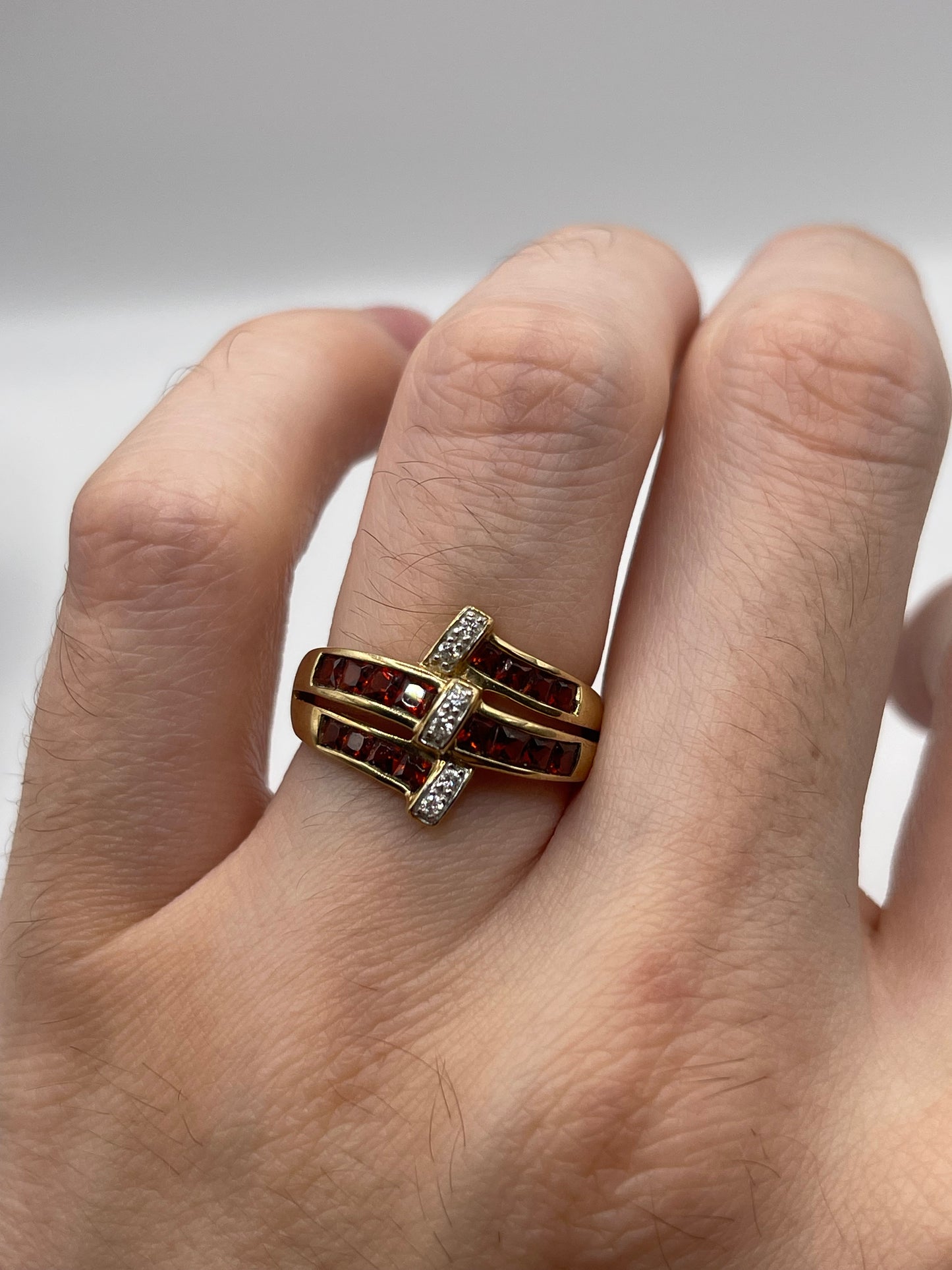 9ct gold garnet and diamond ring