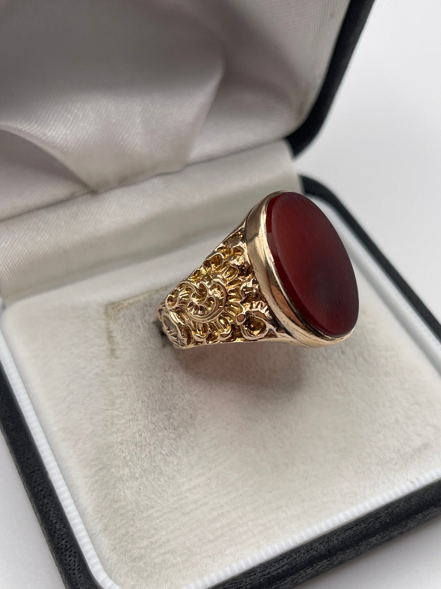 9ct gold carnelian signet ring