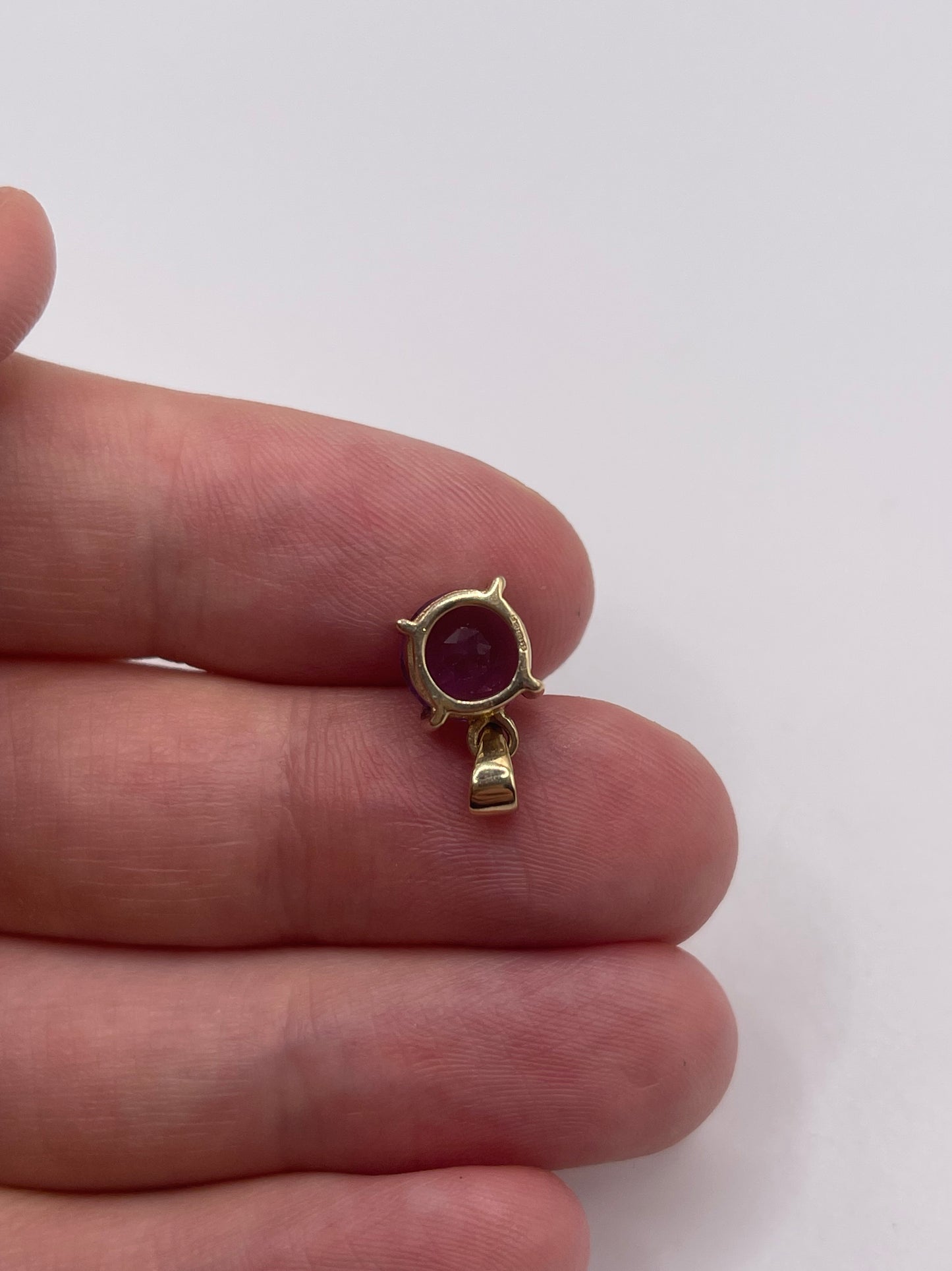 9ct gold amethyst pendant