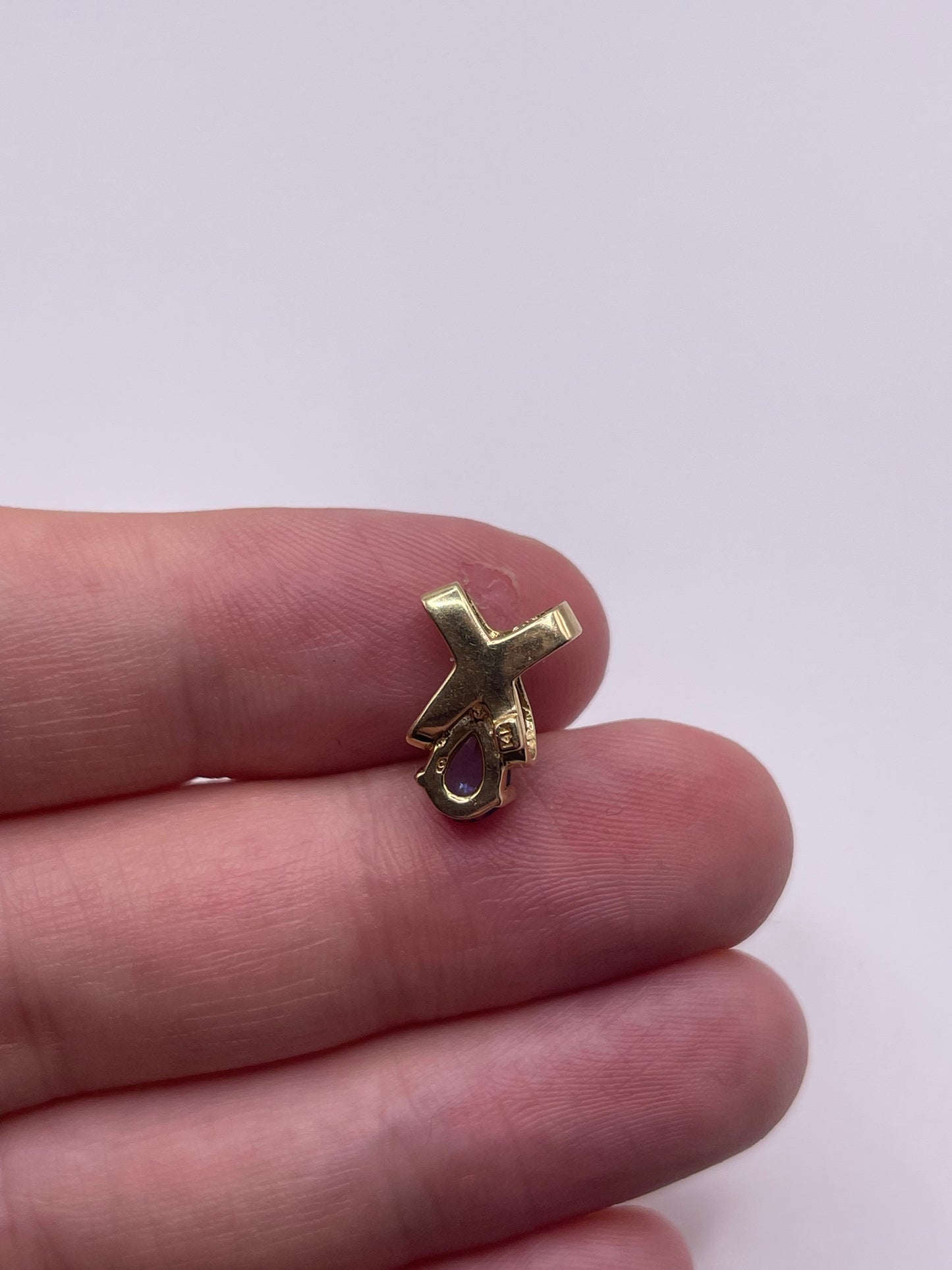 14ct gold tanzanite and diamond pendant