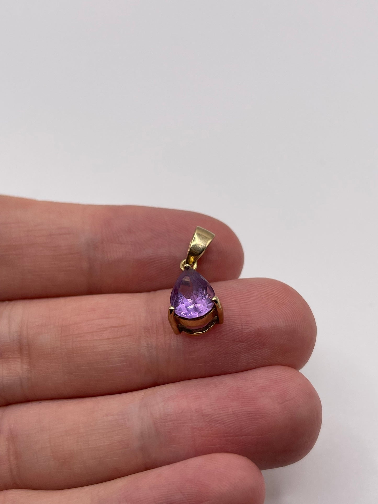 9ct gold amethyst pendant