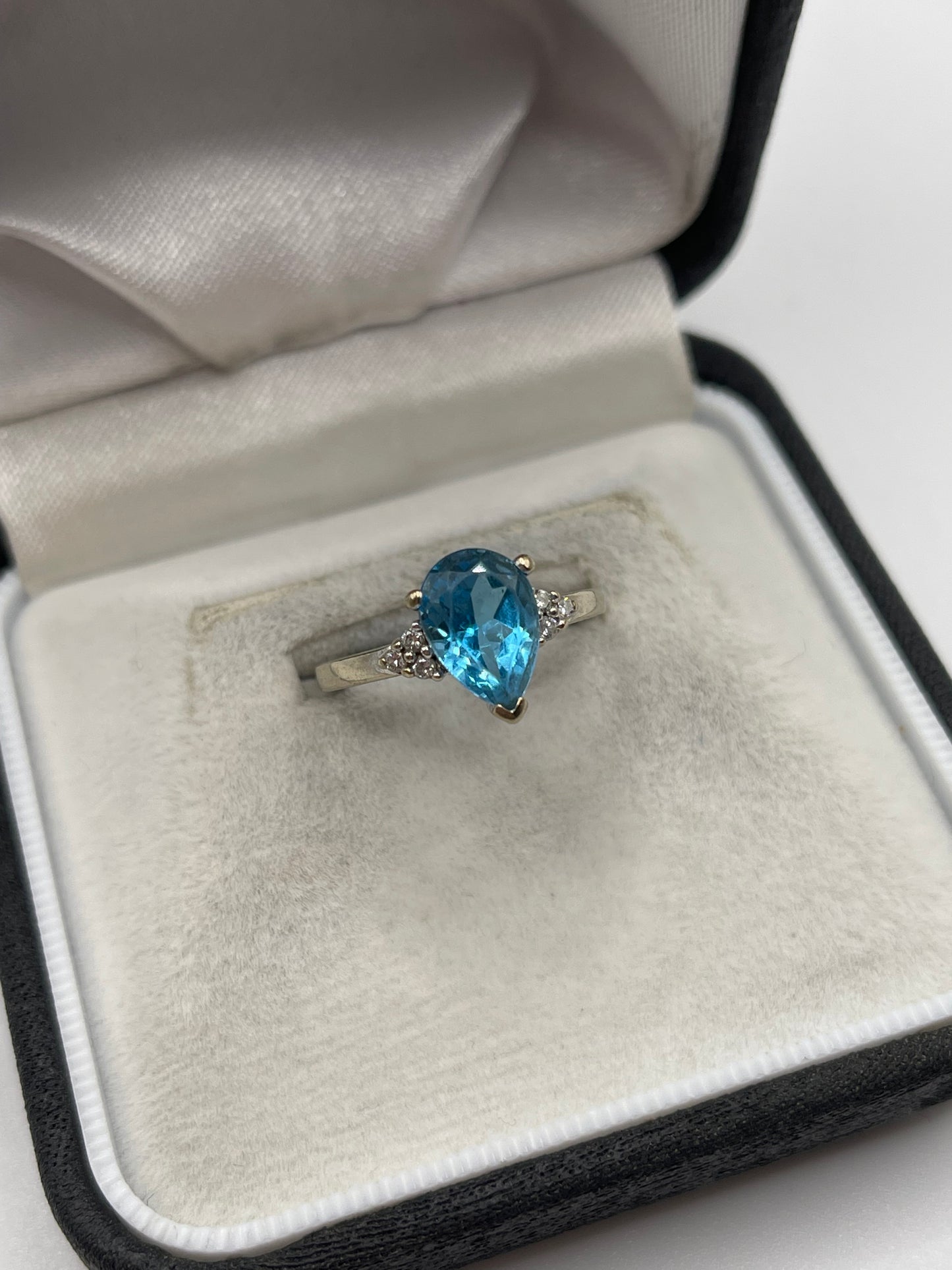 9ct white gold topaz and diamond ring