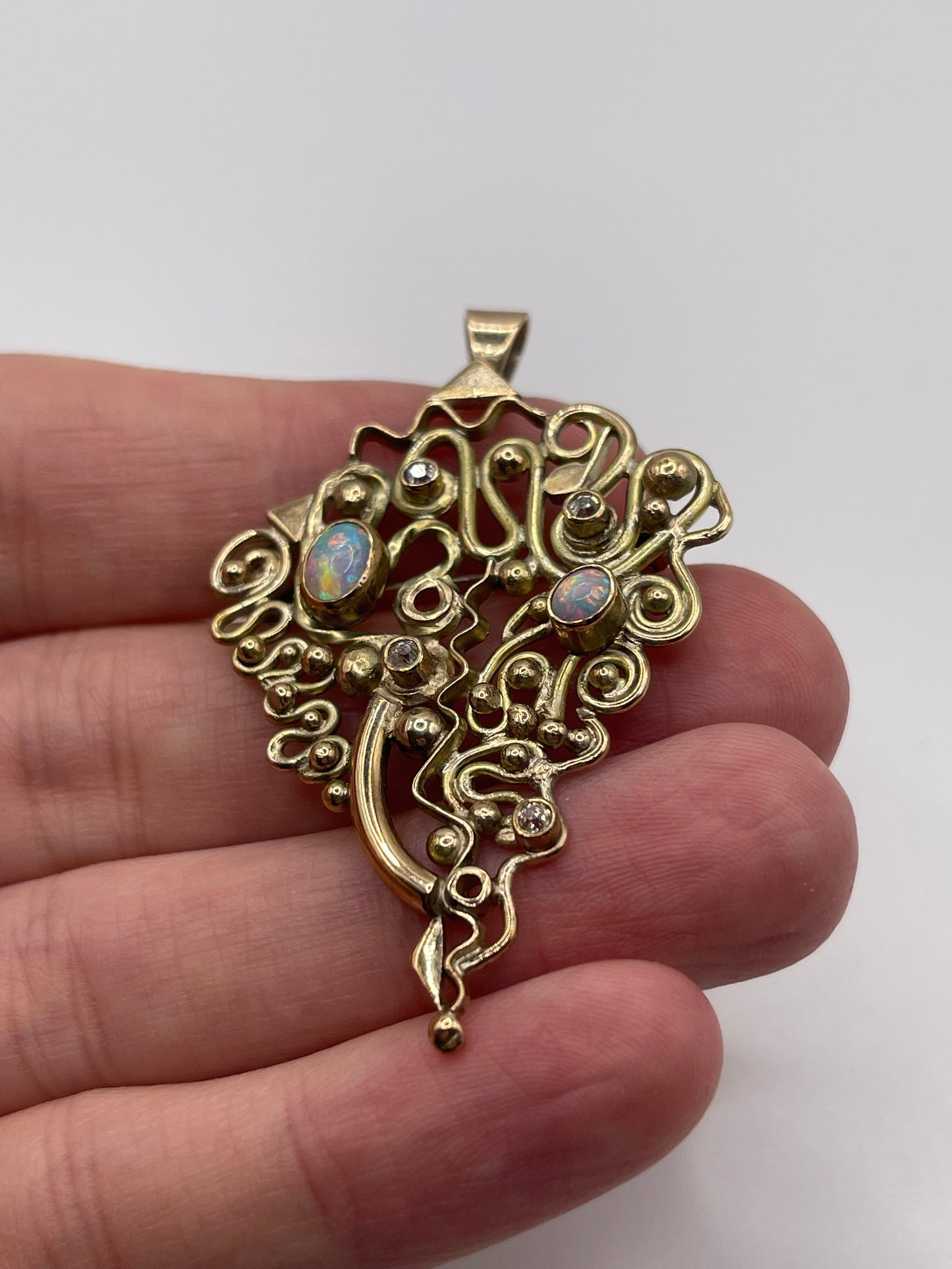 9ct gold opal and diamond brooch / pendant
