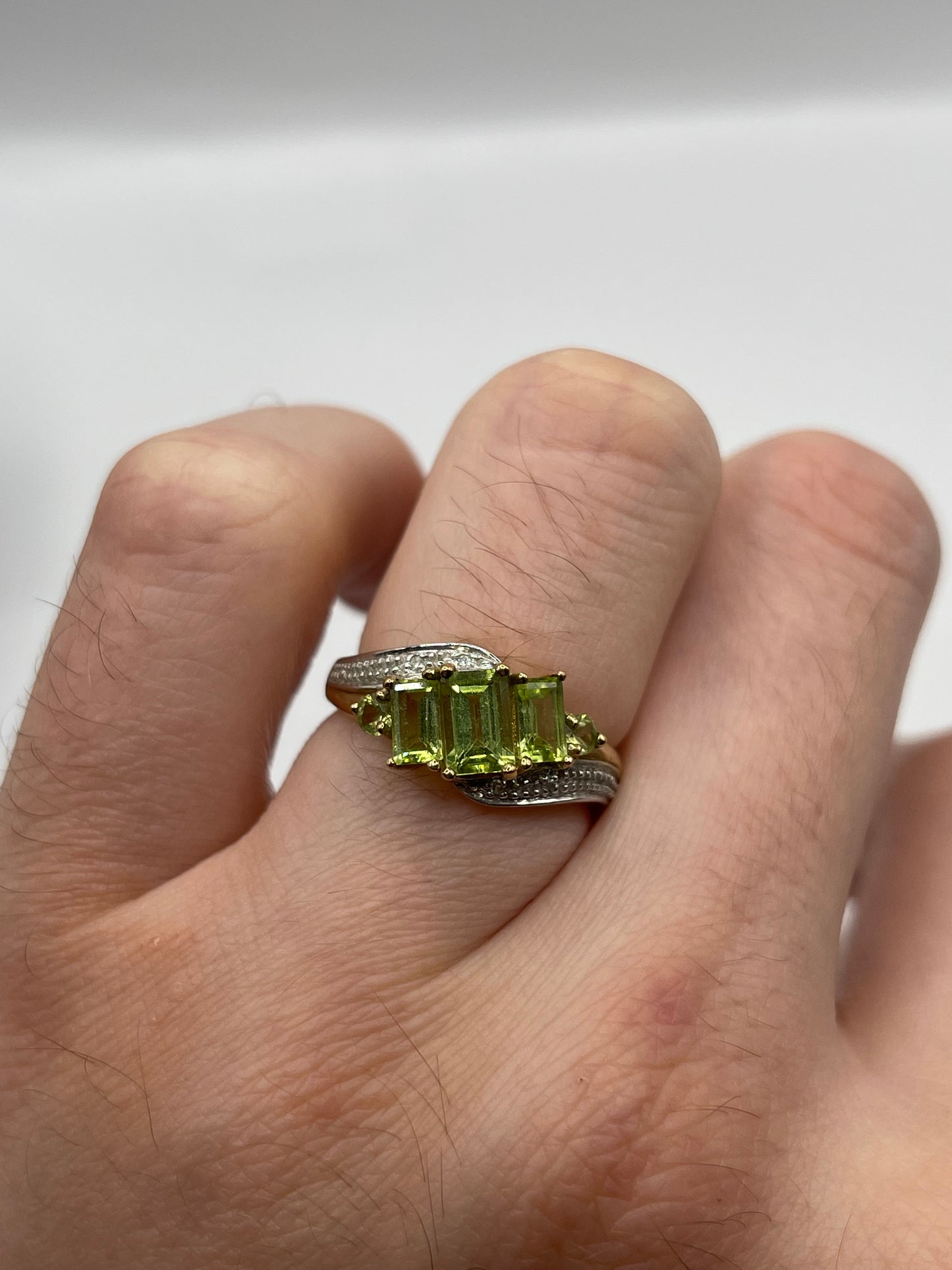9ct gold peridot and diamond ring