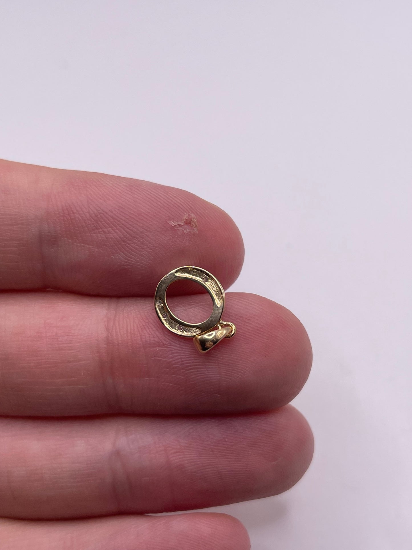 9ct gold diamond initial O charm