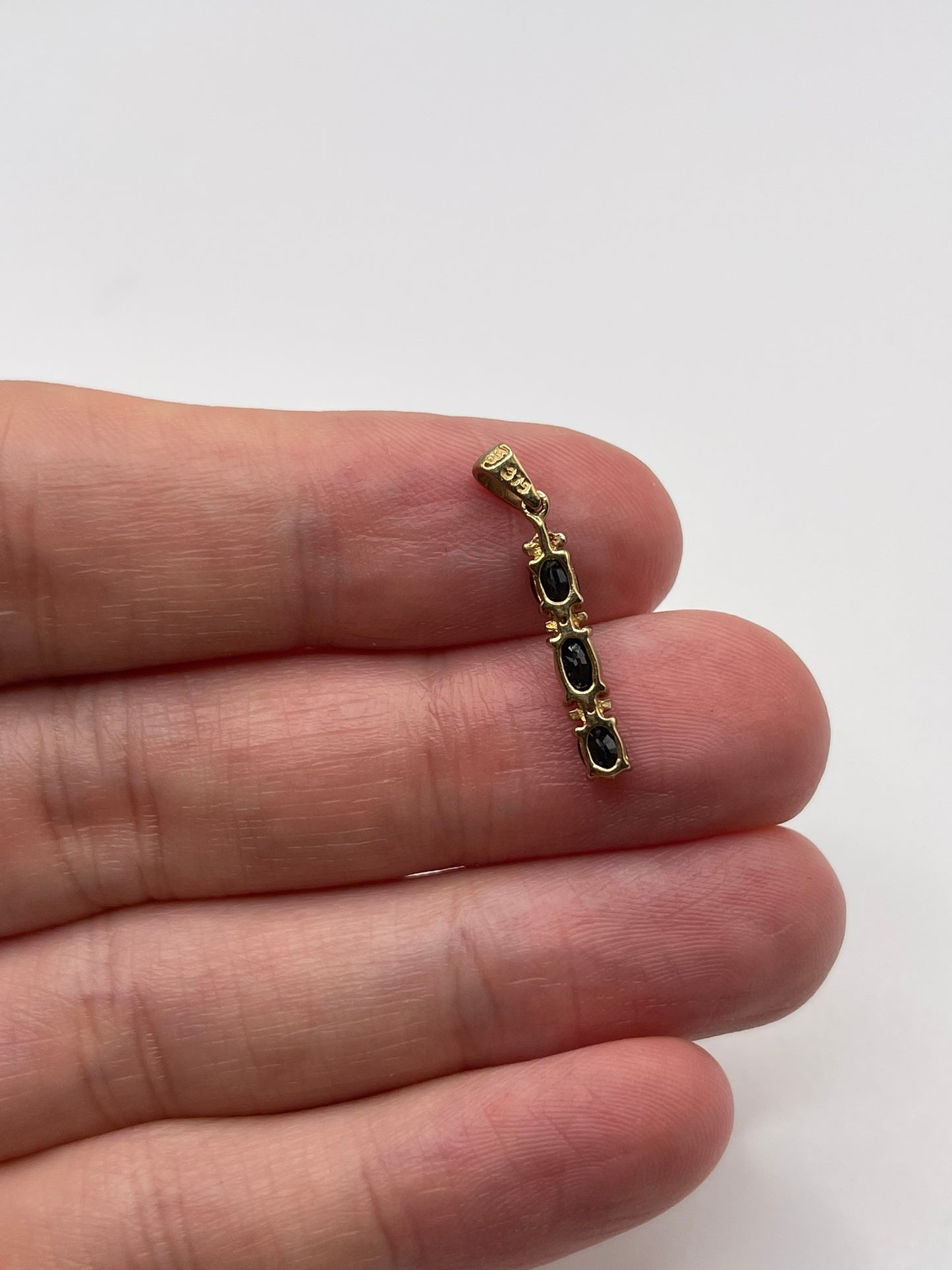 9ct gold sapphire and diamond pendant