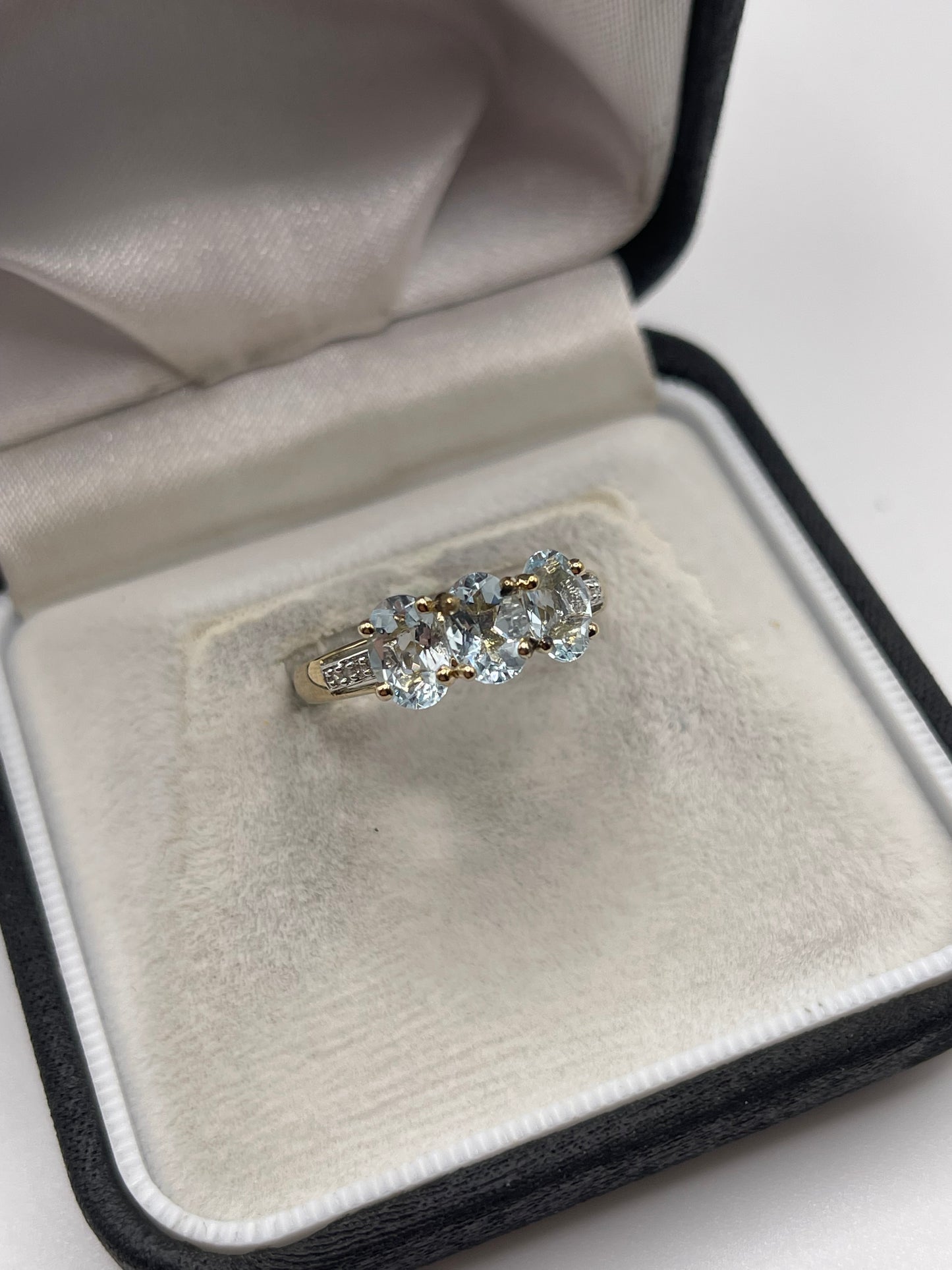 9ct gold topaz and diamond ring