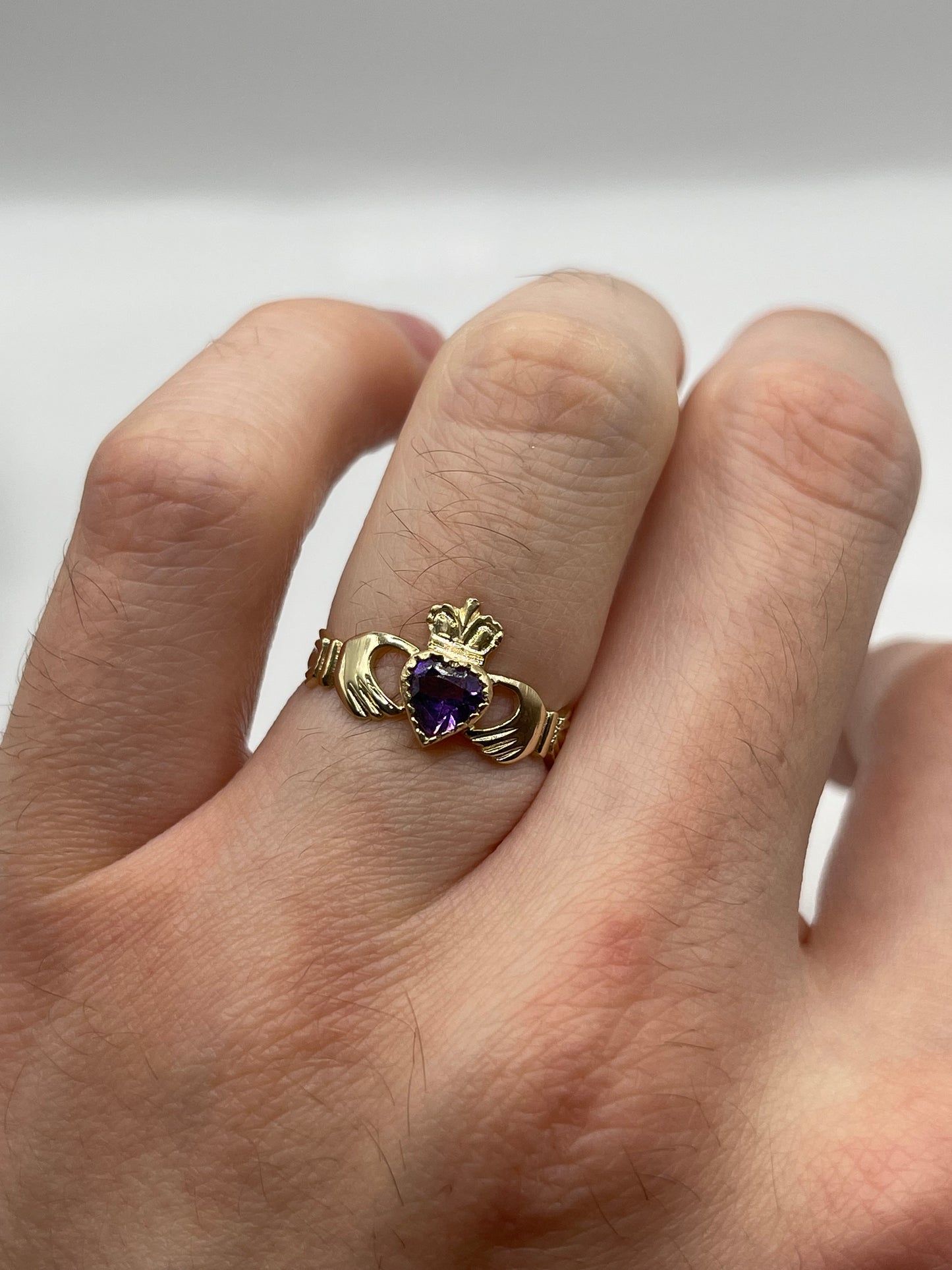 9ct gold amethyst claddagh ring