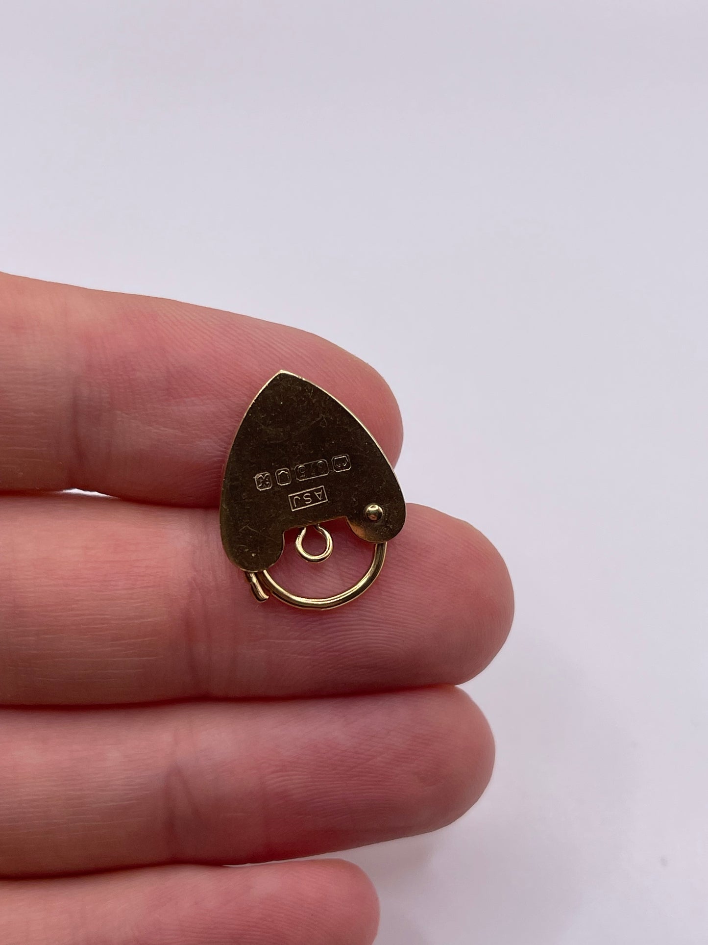 9ct gold engraved padlock 1