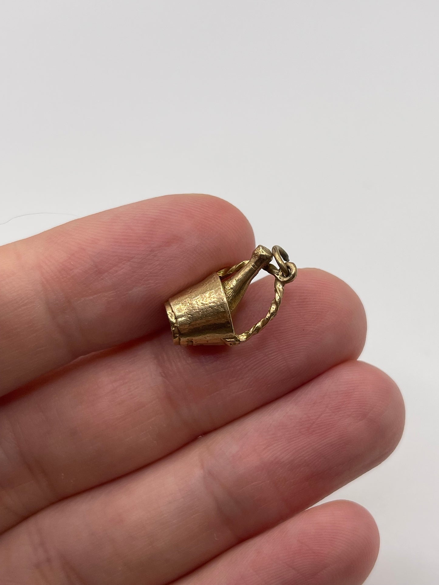 9ct gold champagne charm