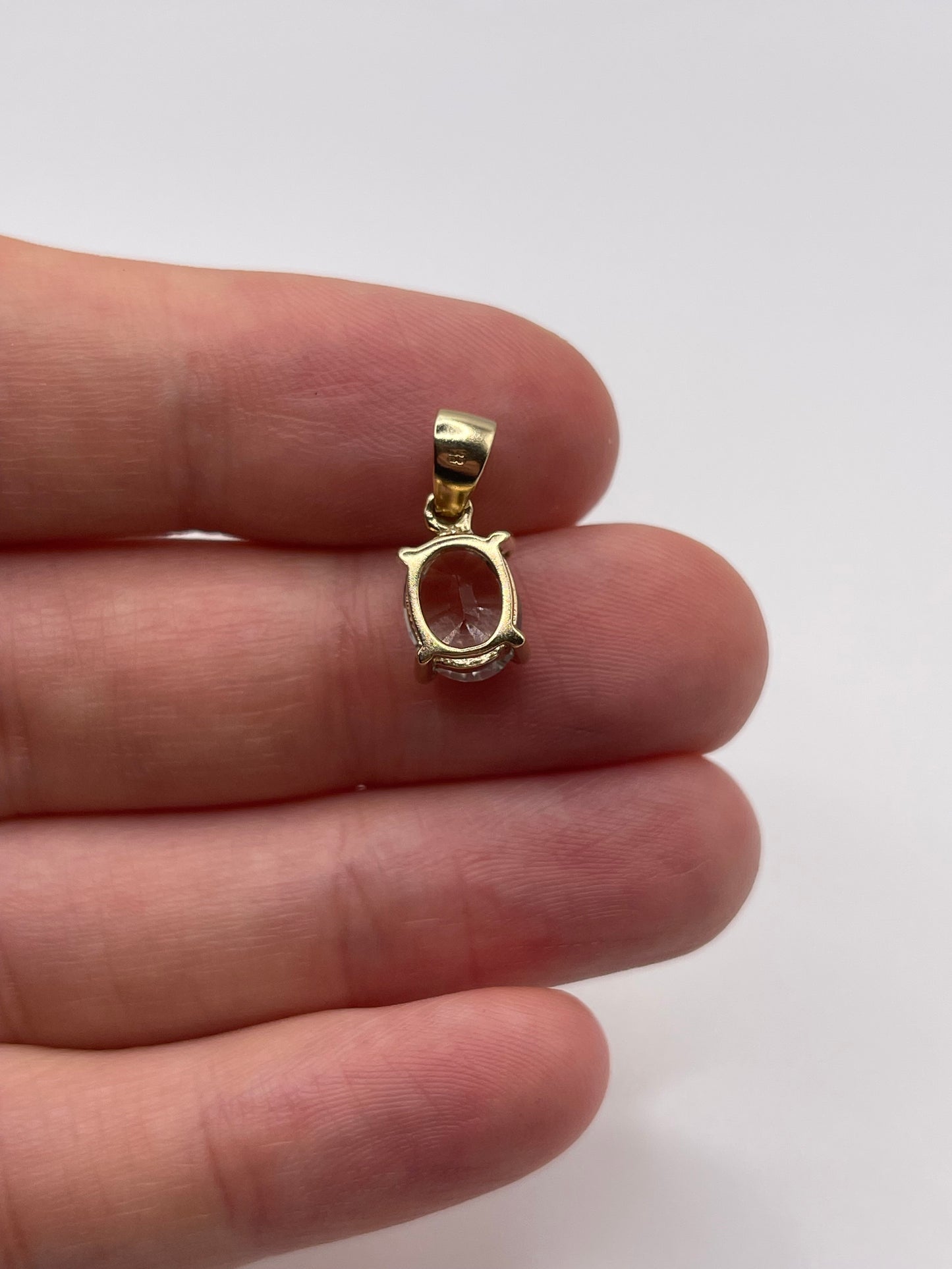 9ct gold green amethyst pendant