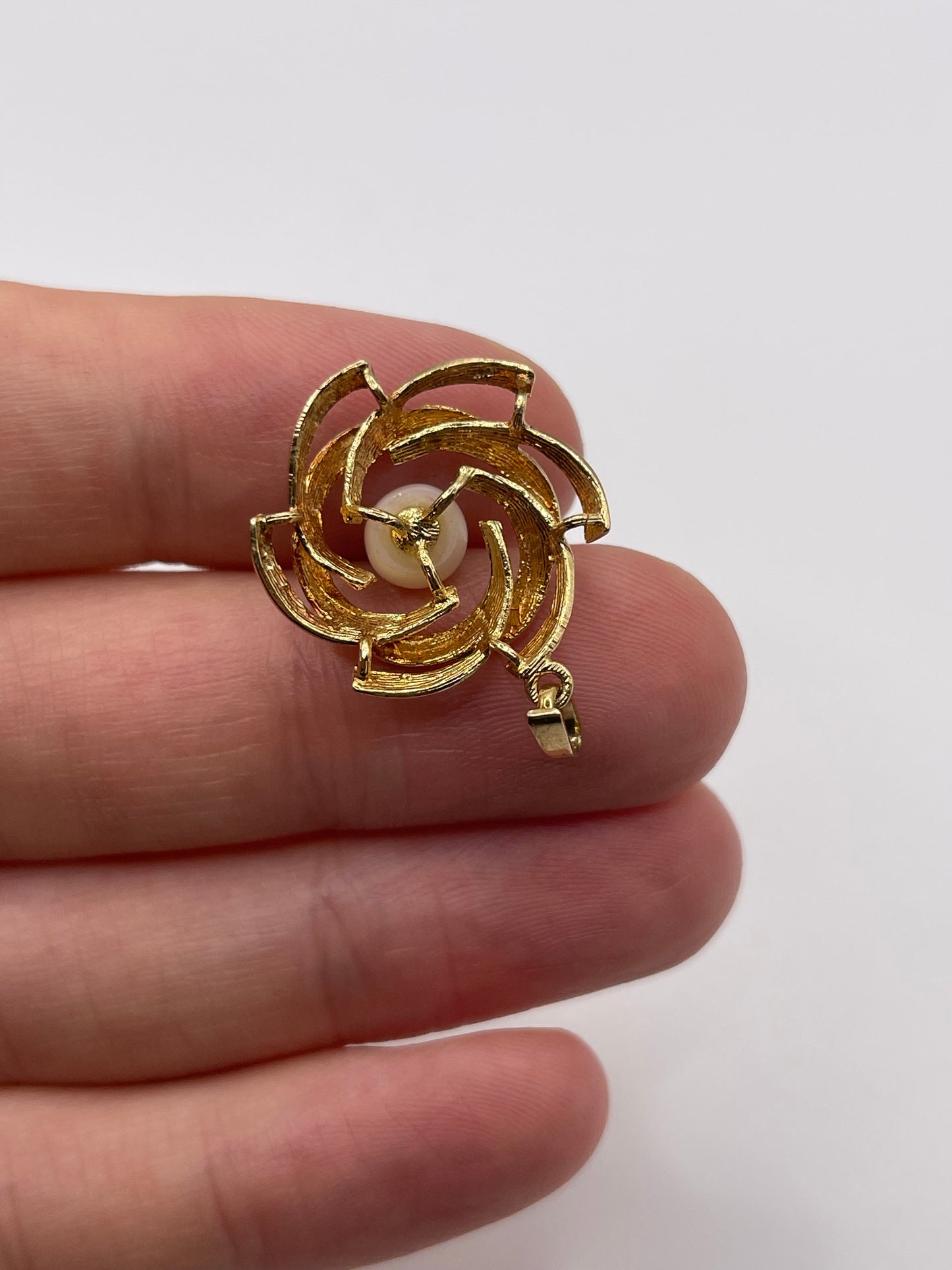 9ct gold pearl pendant
