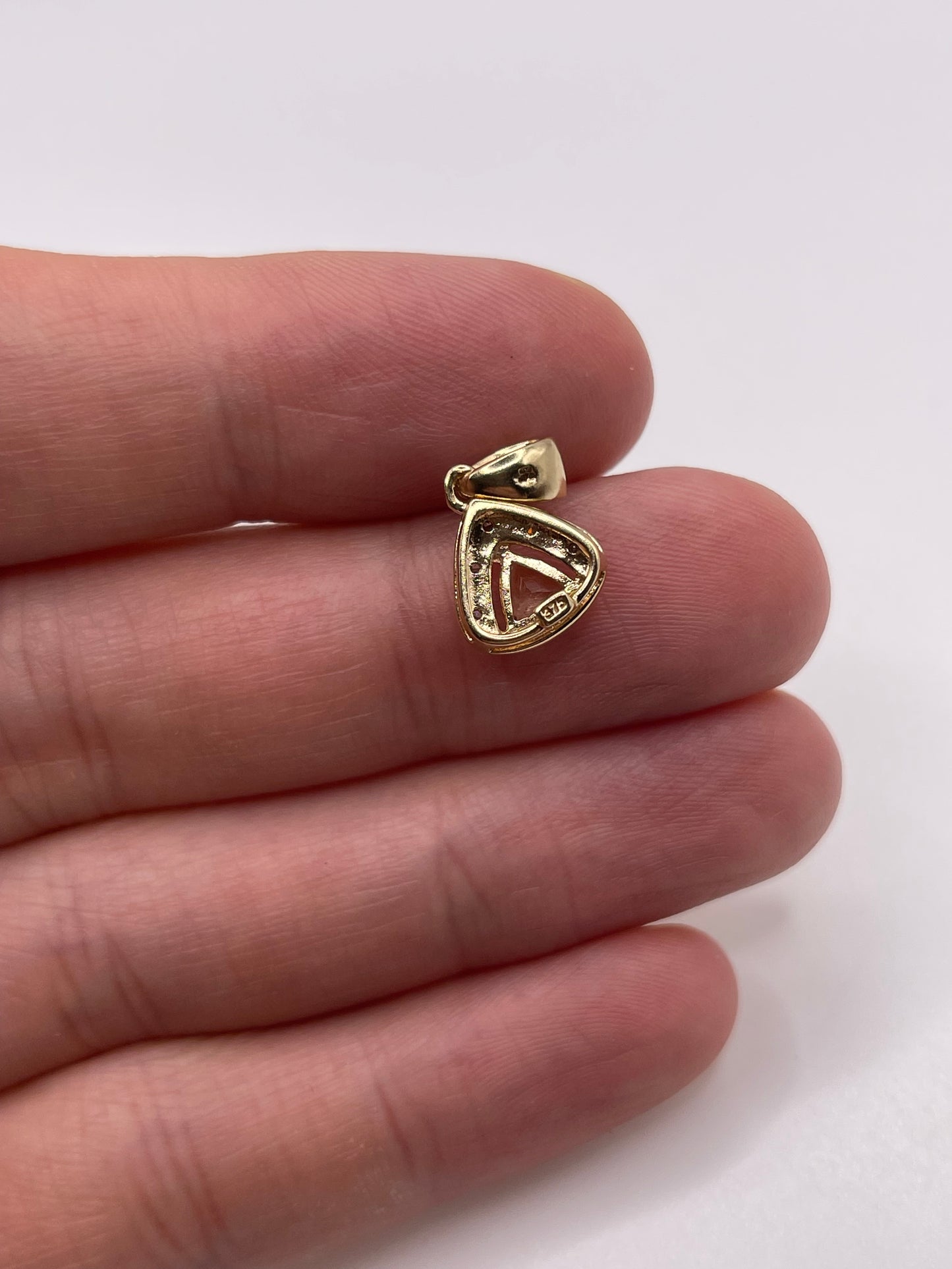 9ct gold quartz and diamond pendant