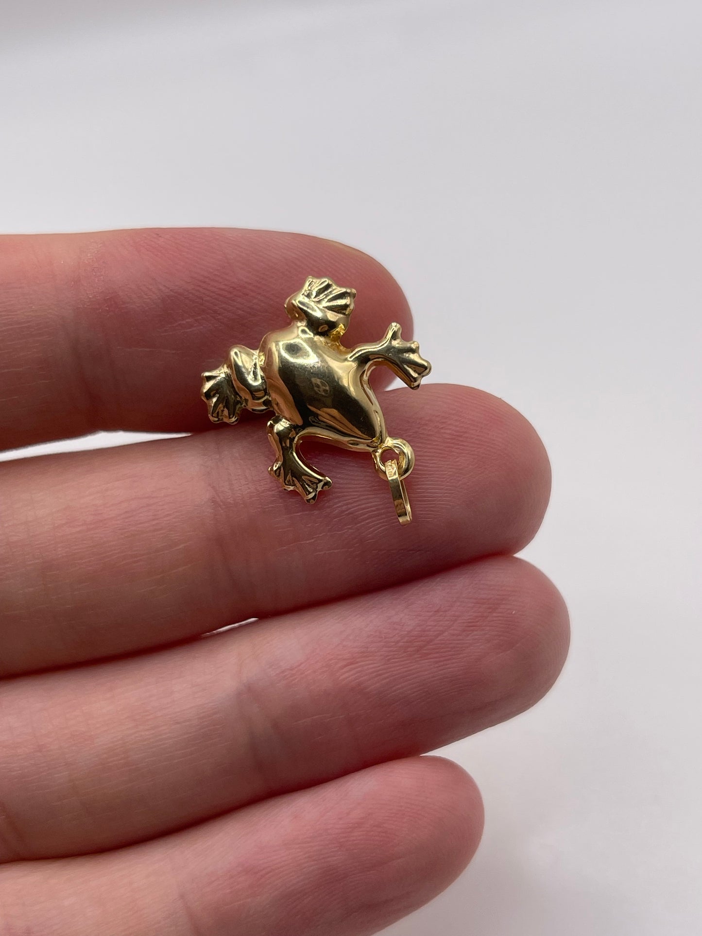 9ct gold frog charm