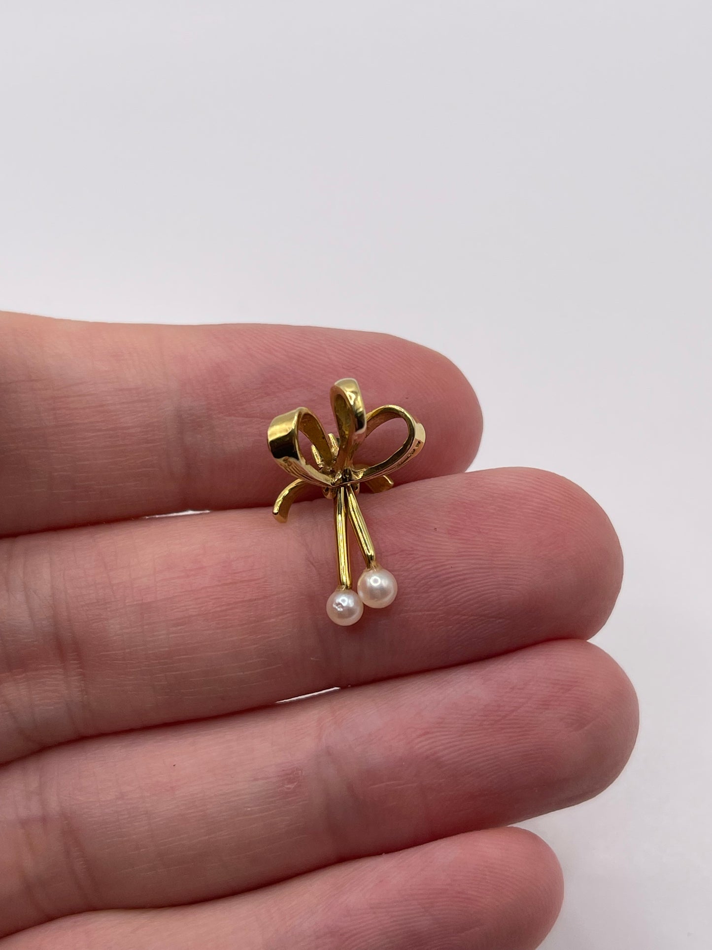 9ct gold emerald and pearl pendant