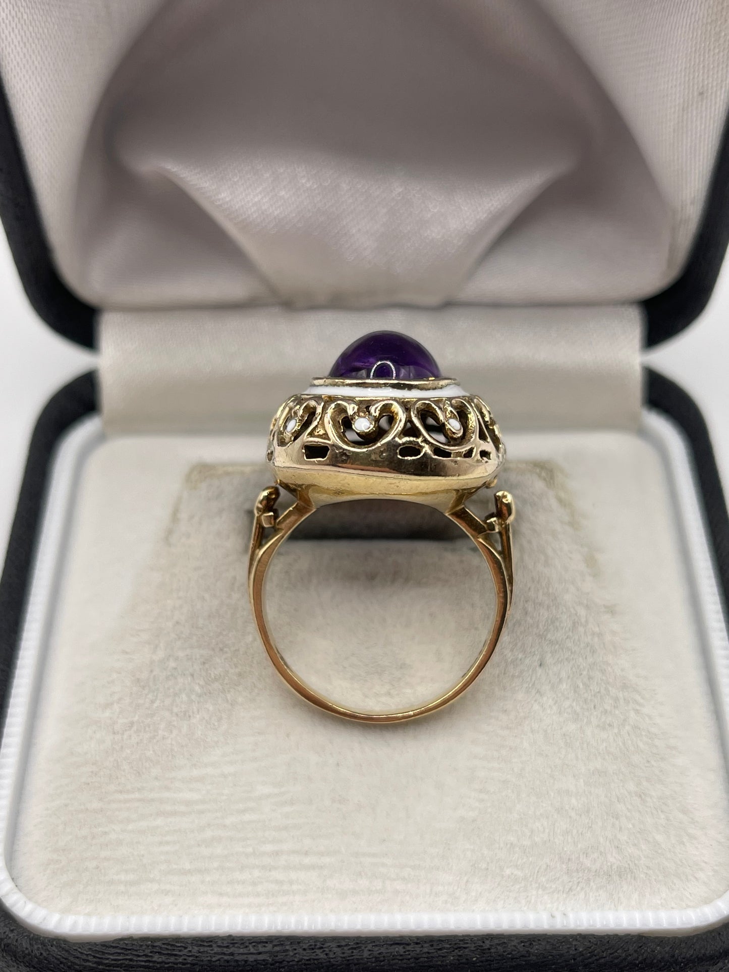 Heavy 9ct gold cabochon amethyst and enamel ring
