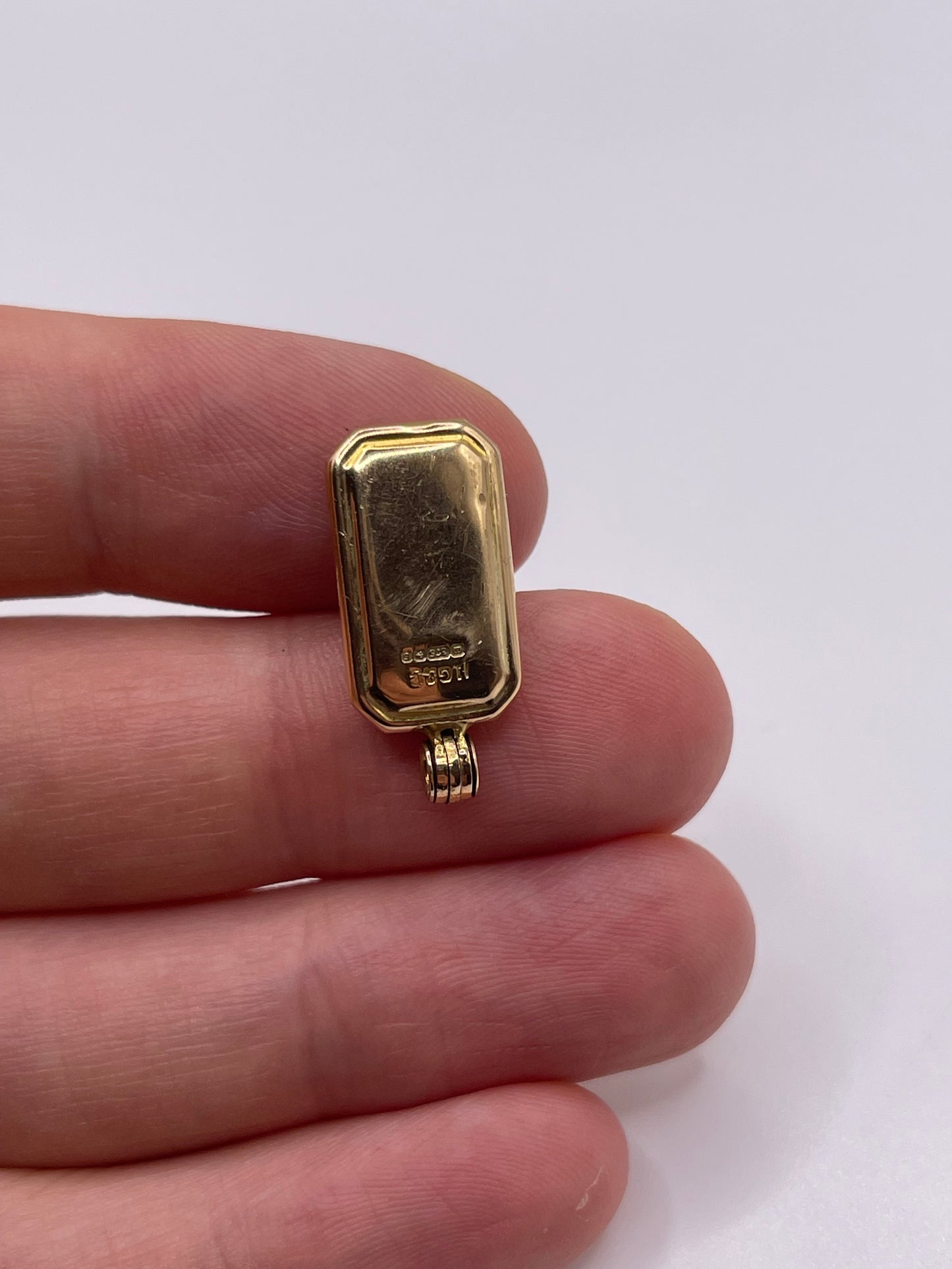 9ct gold locket pendant
