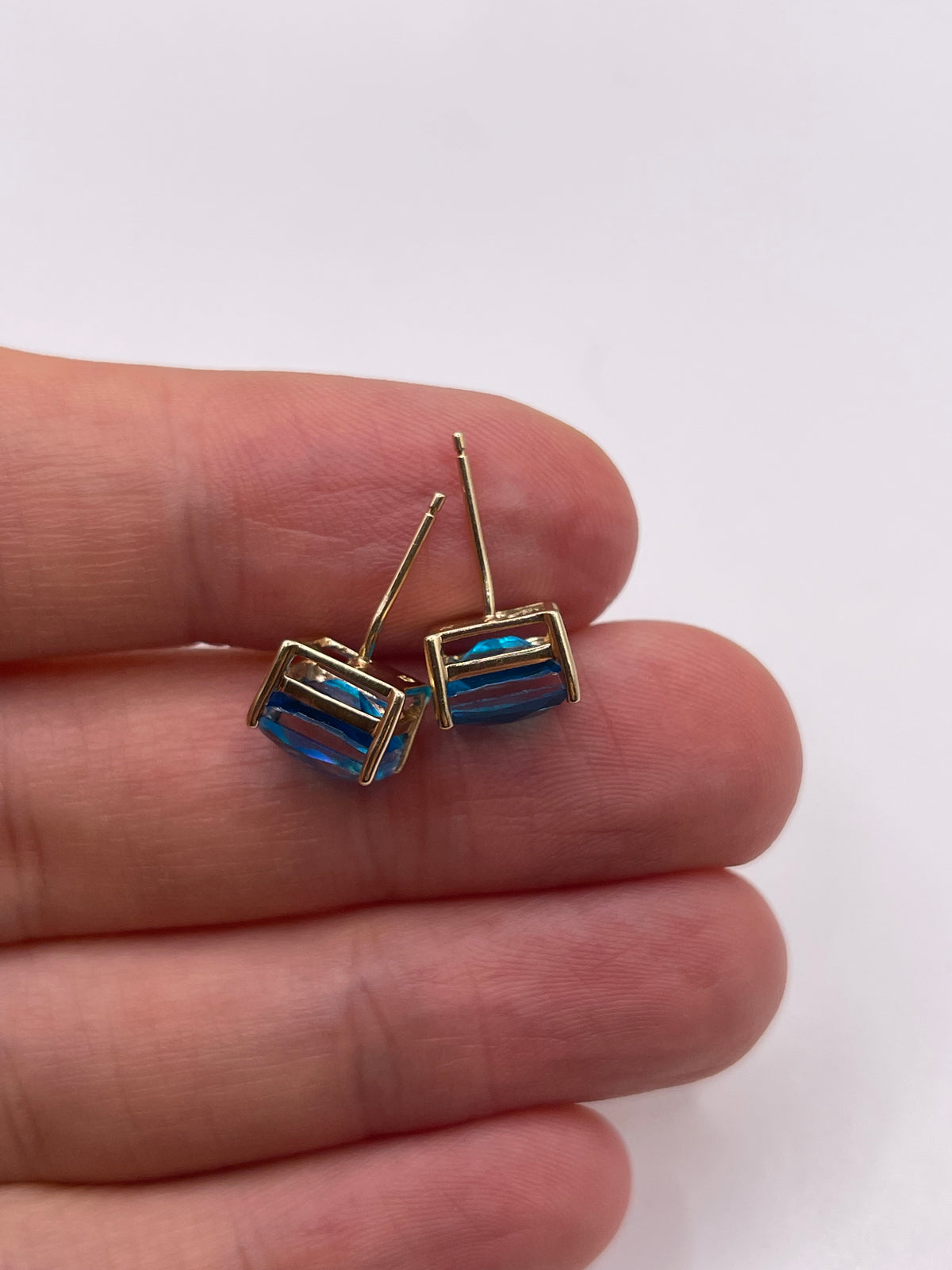 9ct gold quartz earrings