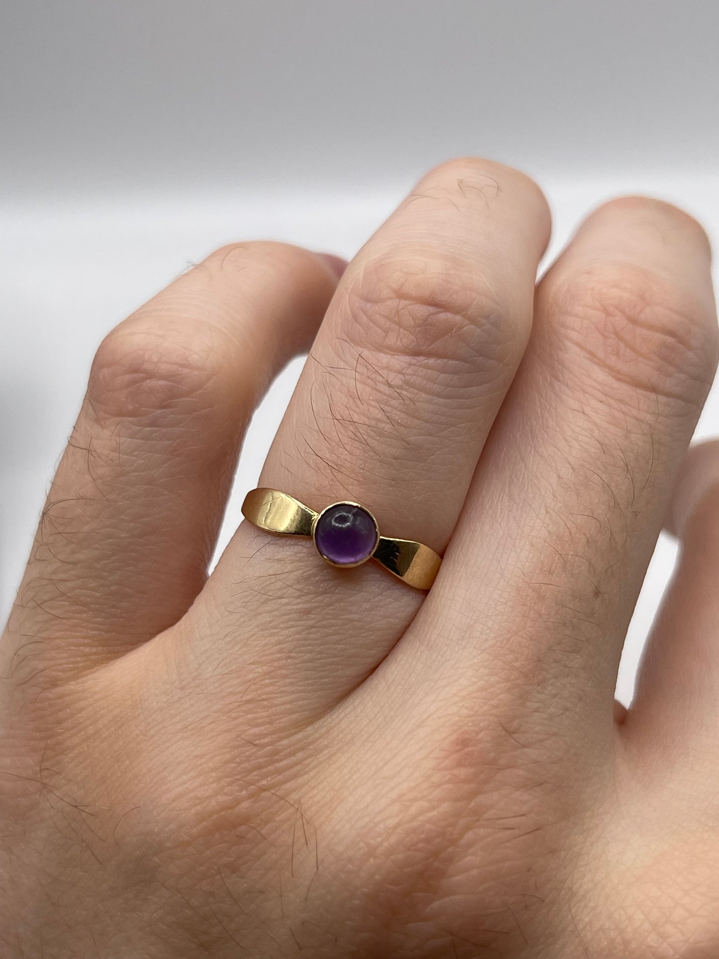 9ct gold cabochon amethyst ring