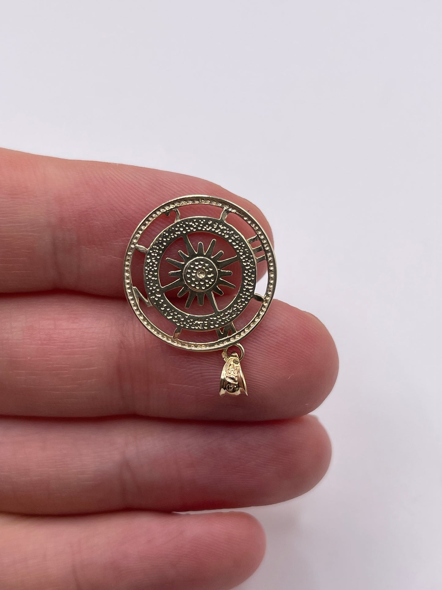 9ct gold compass pendant