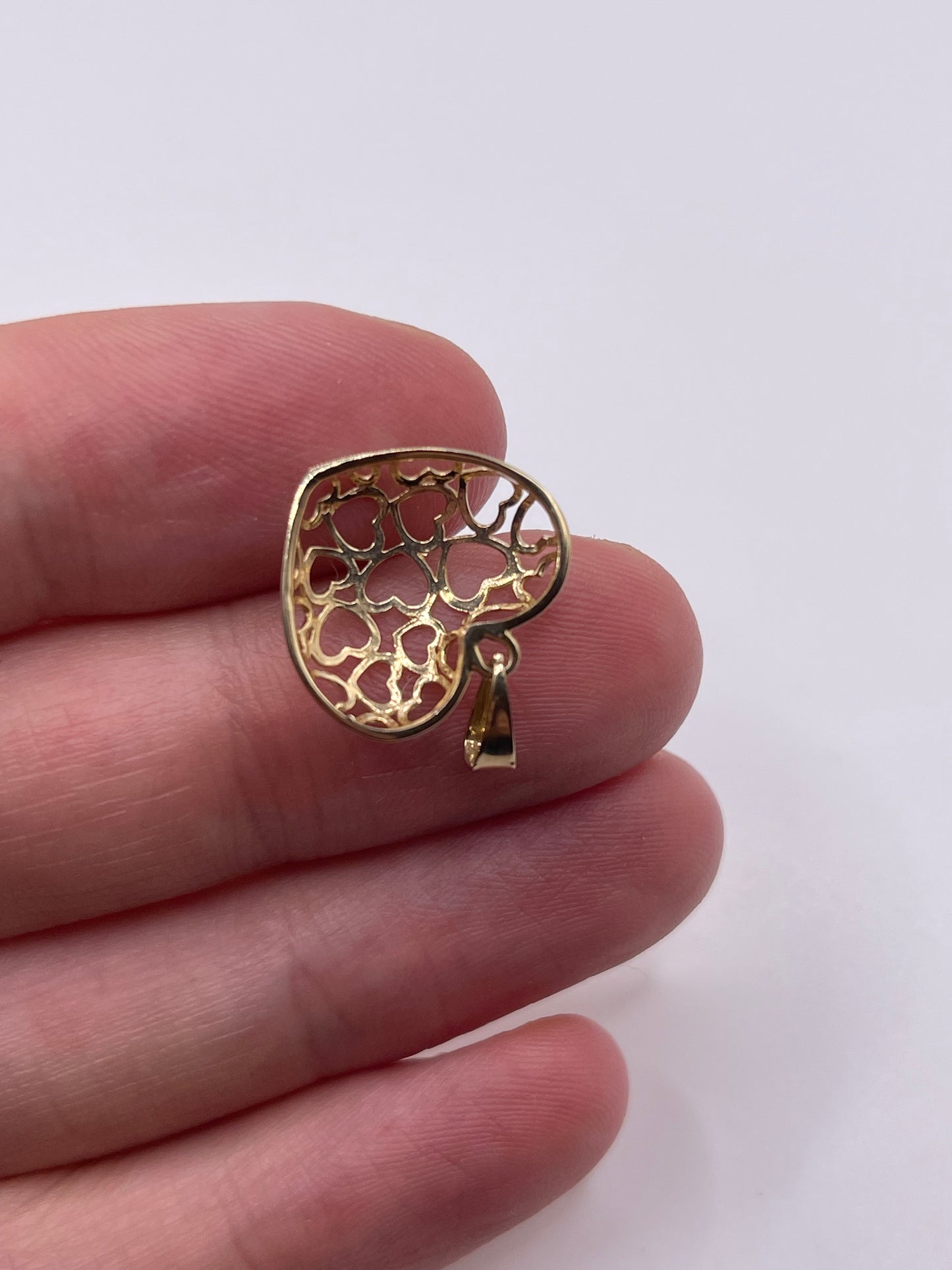 9ct gold heart pendant