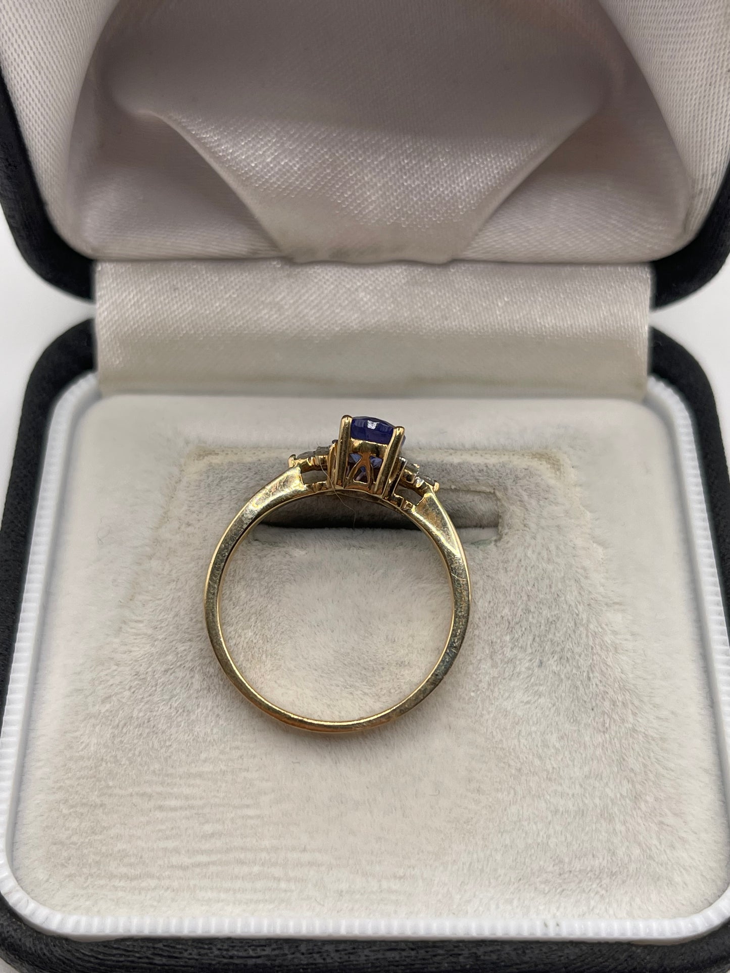 9ct gold tanzanite and diamond ring