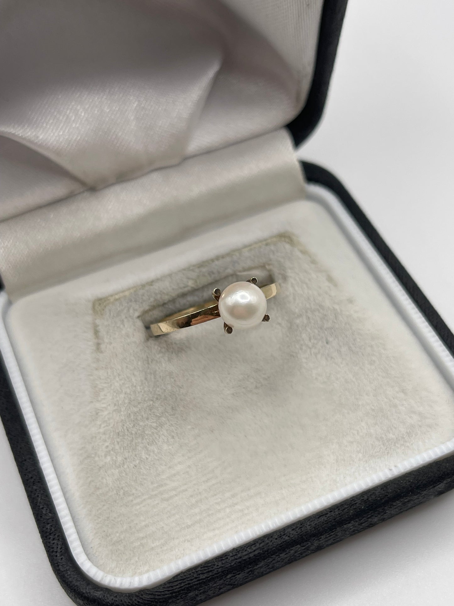 9ct gold pearl ring