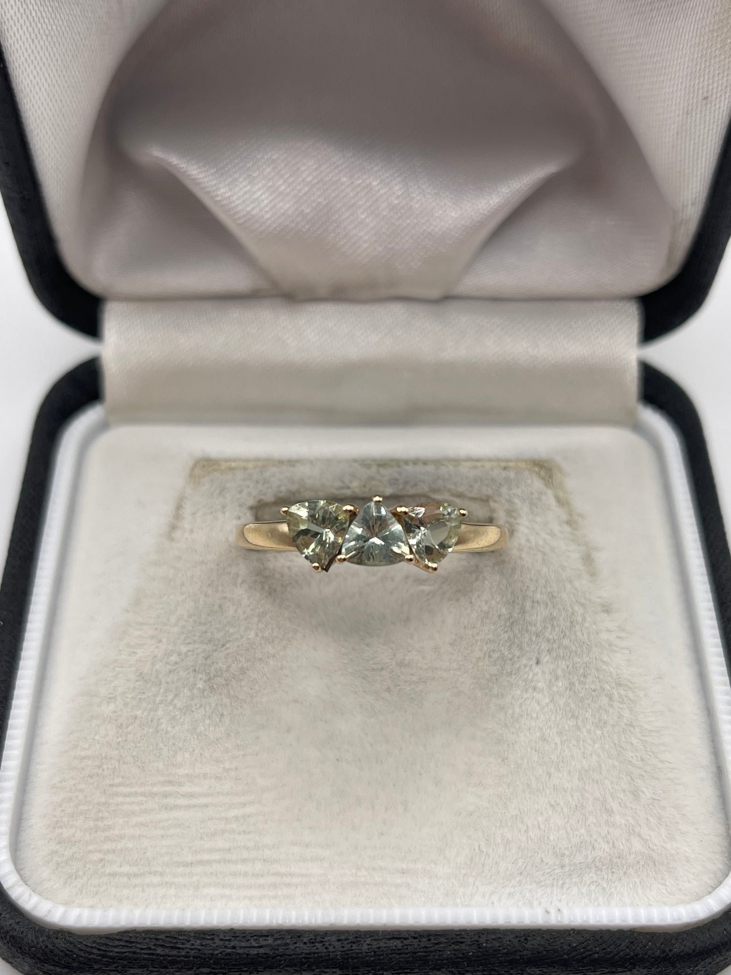 9ct gold quartz ring