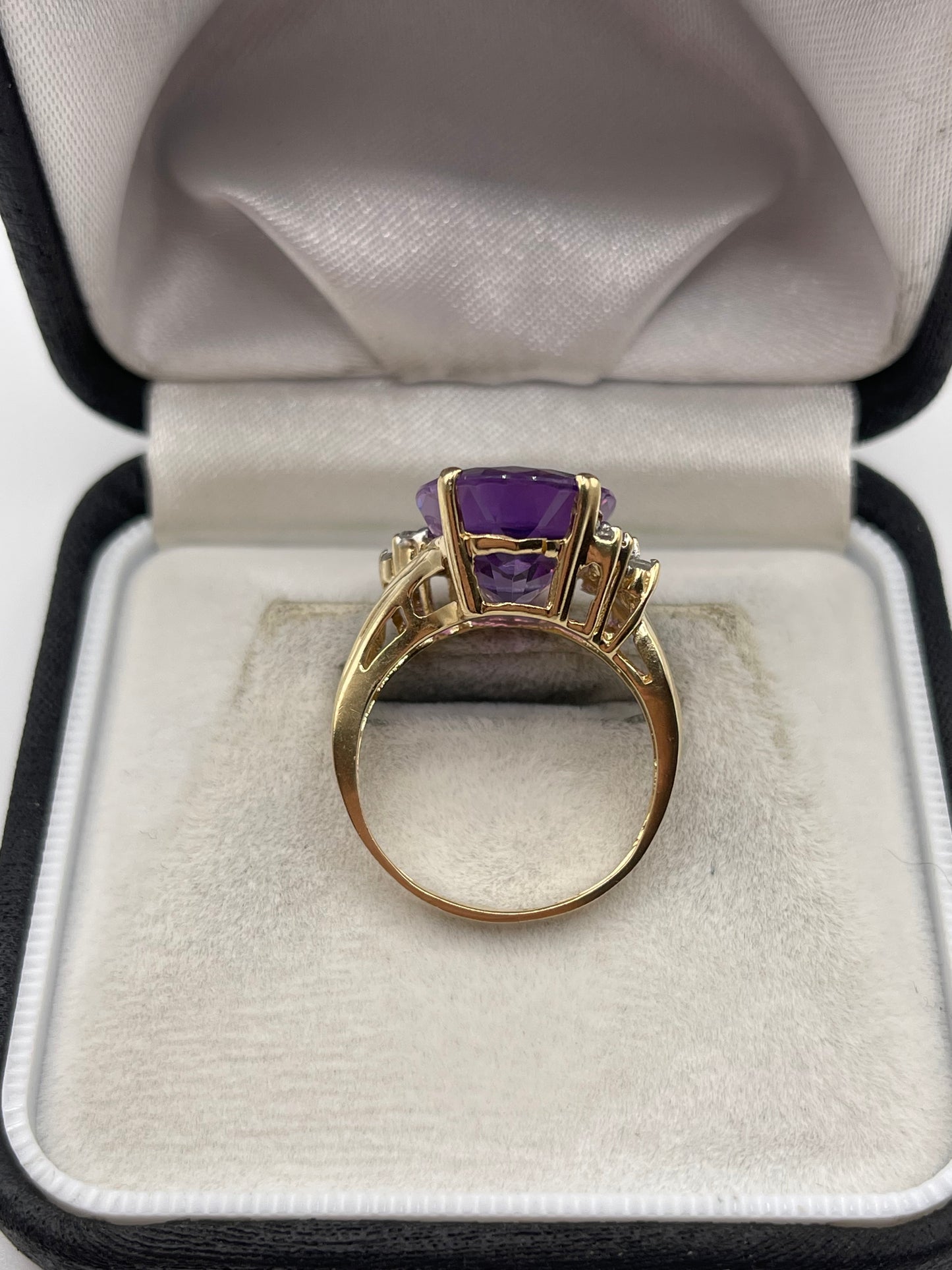 9ct gold amethyst and diamond ring