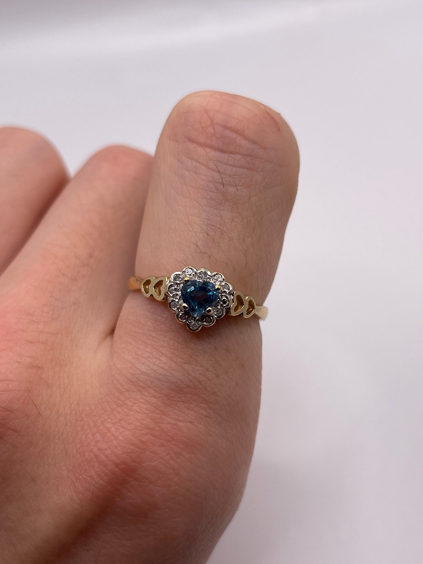 9ct gold blue topaz and diamond ring