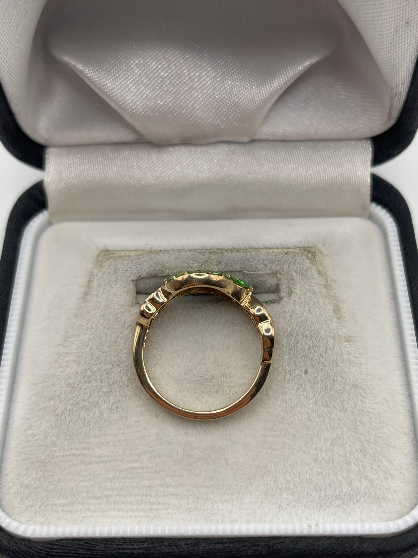 9ct gold tsavorite garnet ring