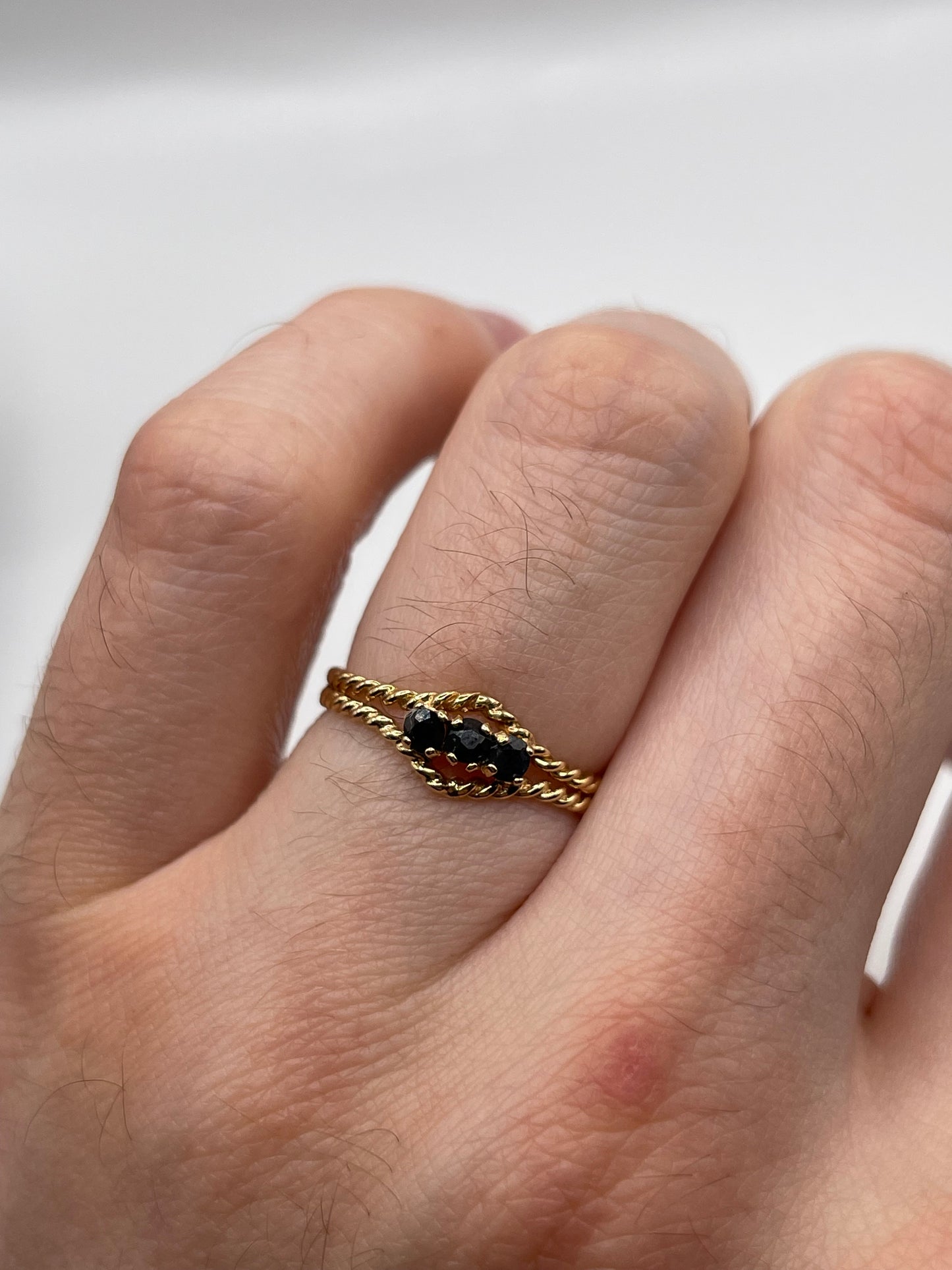 9ct gold sapphire ring