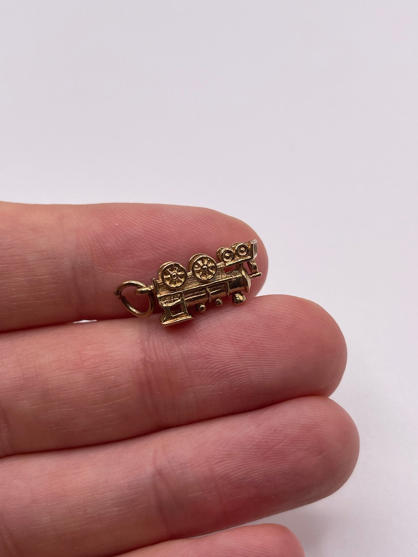 9ct gold train charm