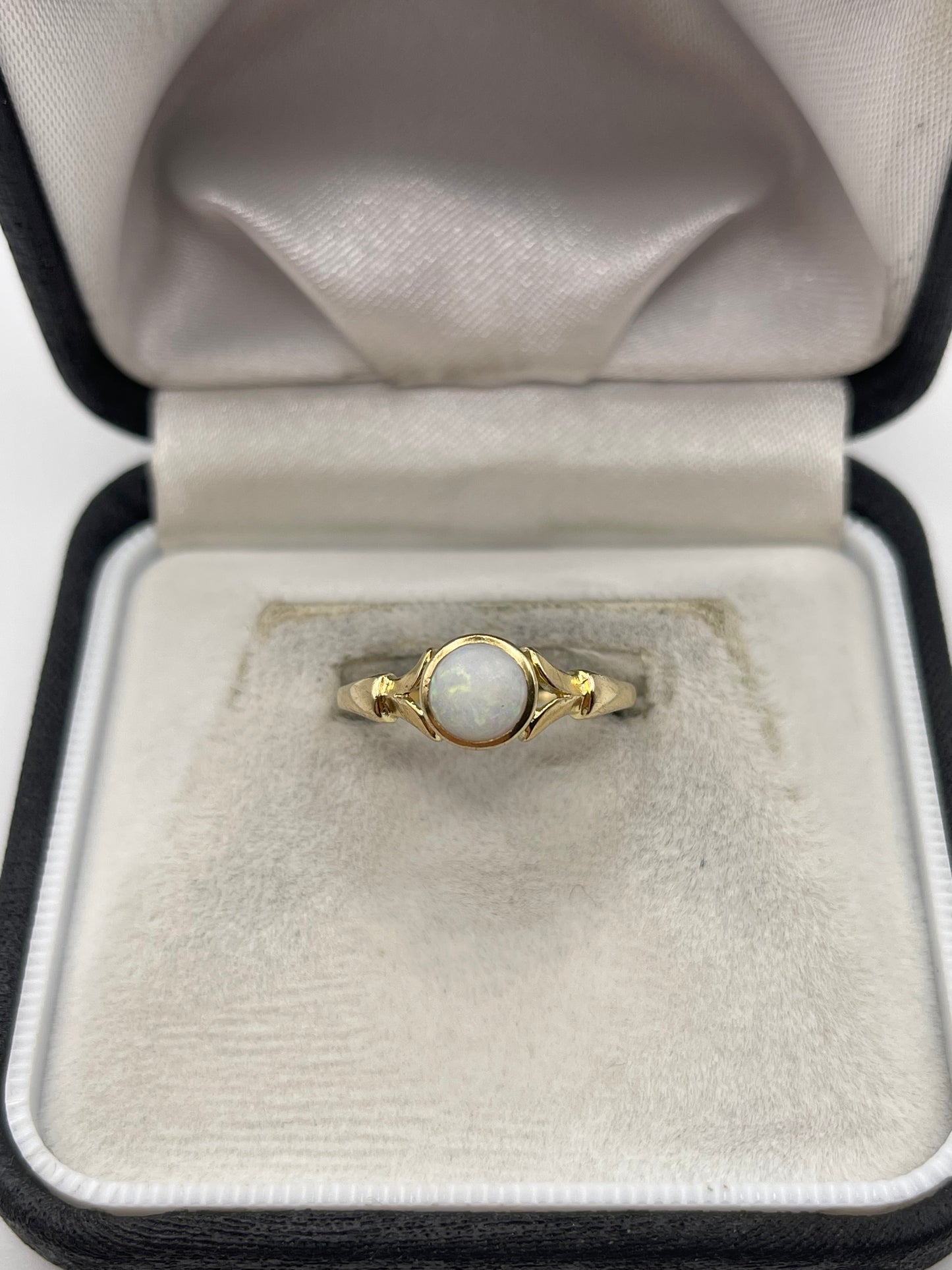 9ct gold opal ring