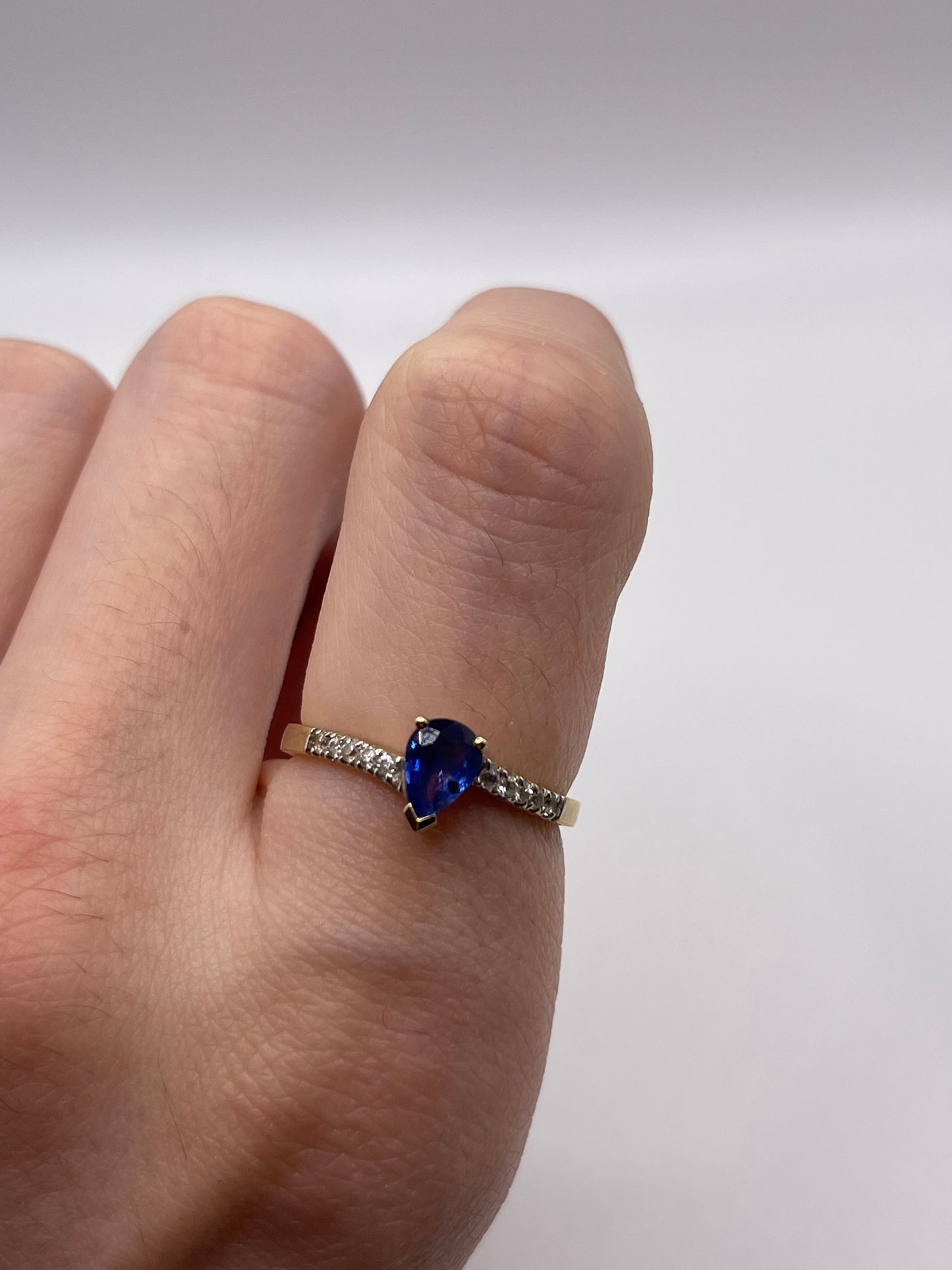 9ct gold kyanite and zircon ring