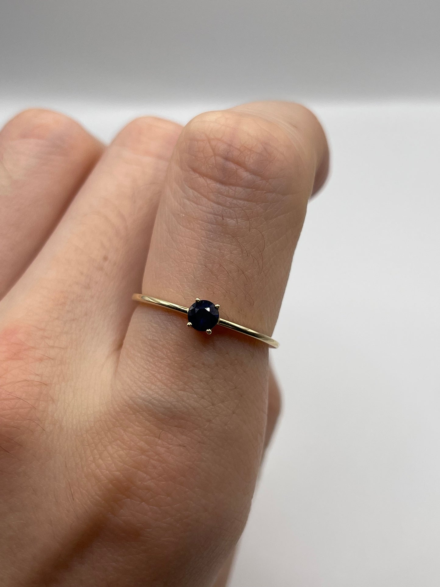 9ct gold sapphire ring