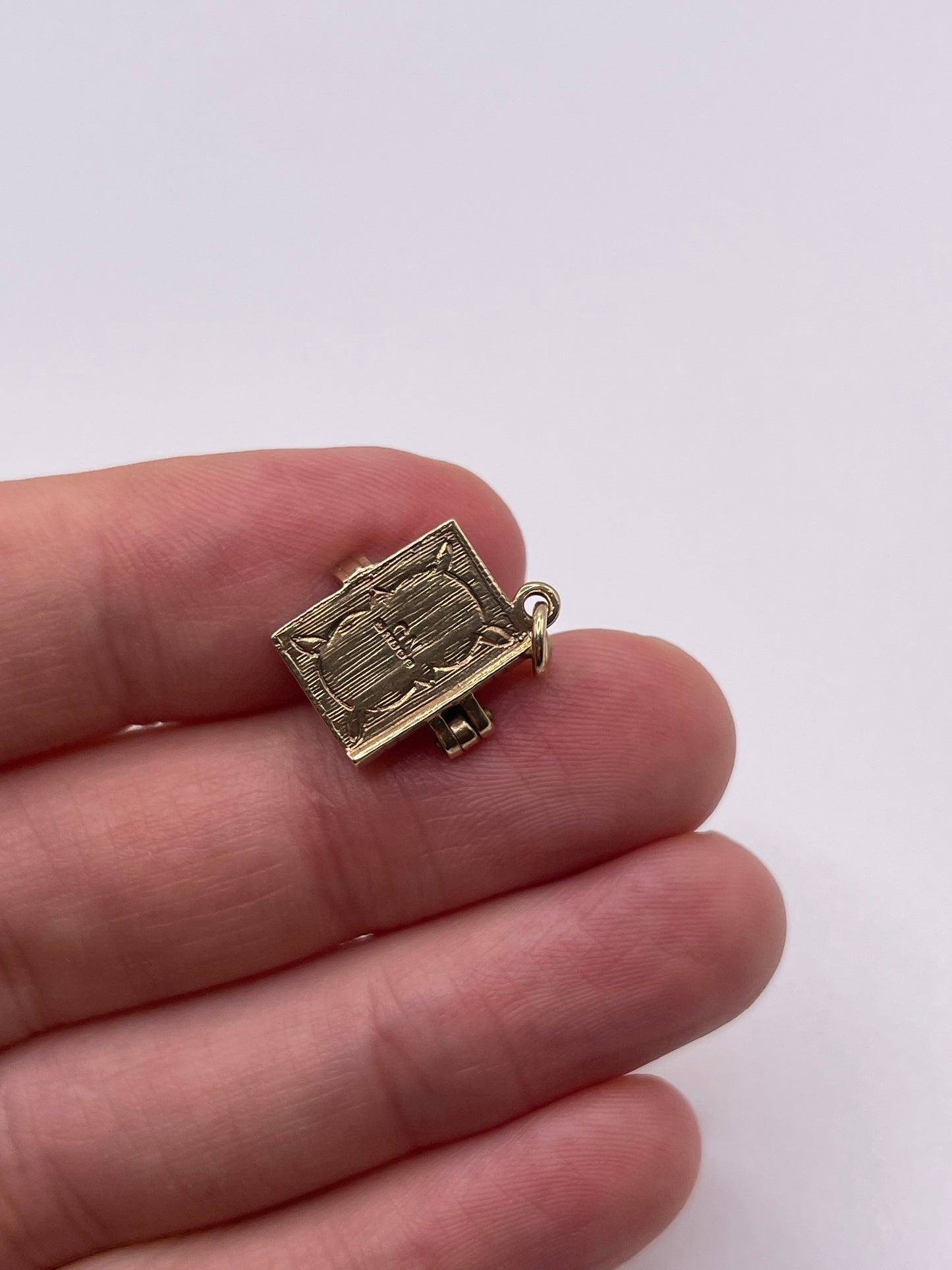 9ct gold Bible charm