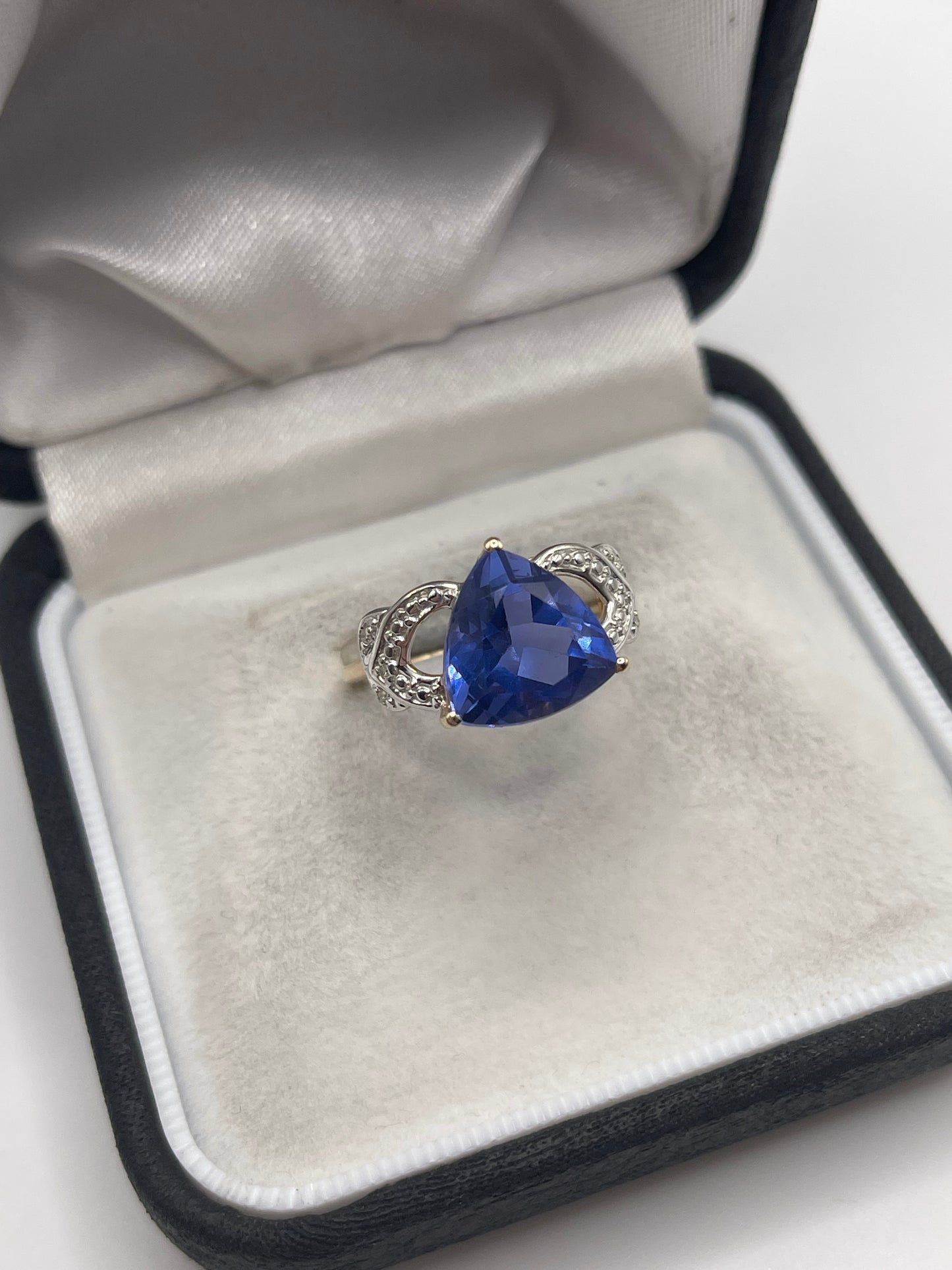9ct gold fluorite and diamond ring