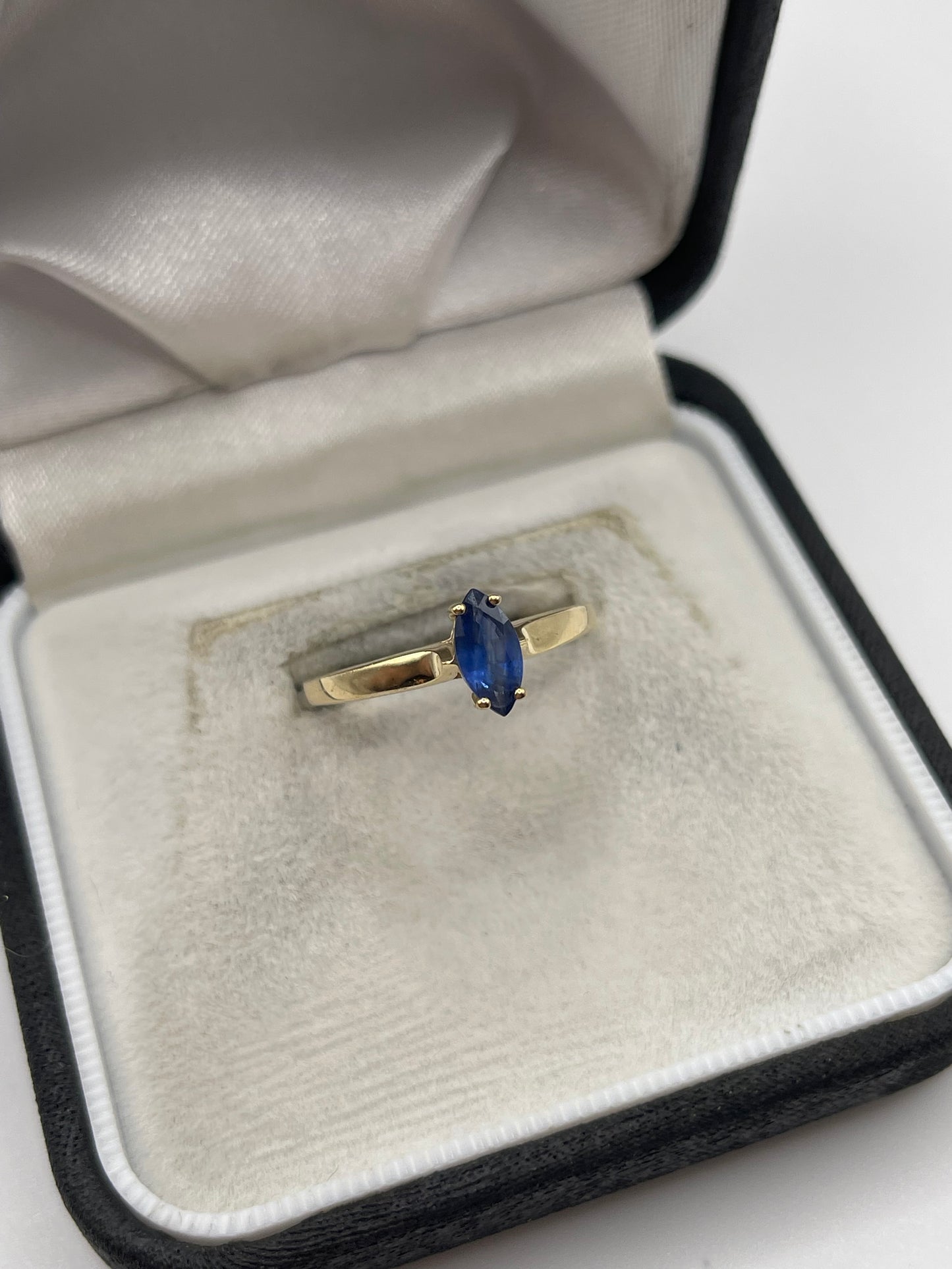 9ct gold kyanite ring