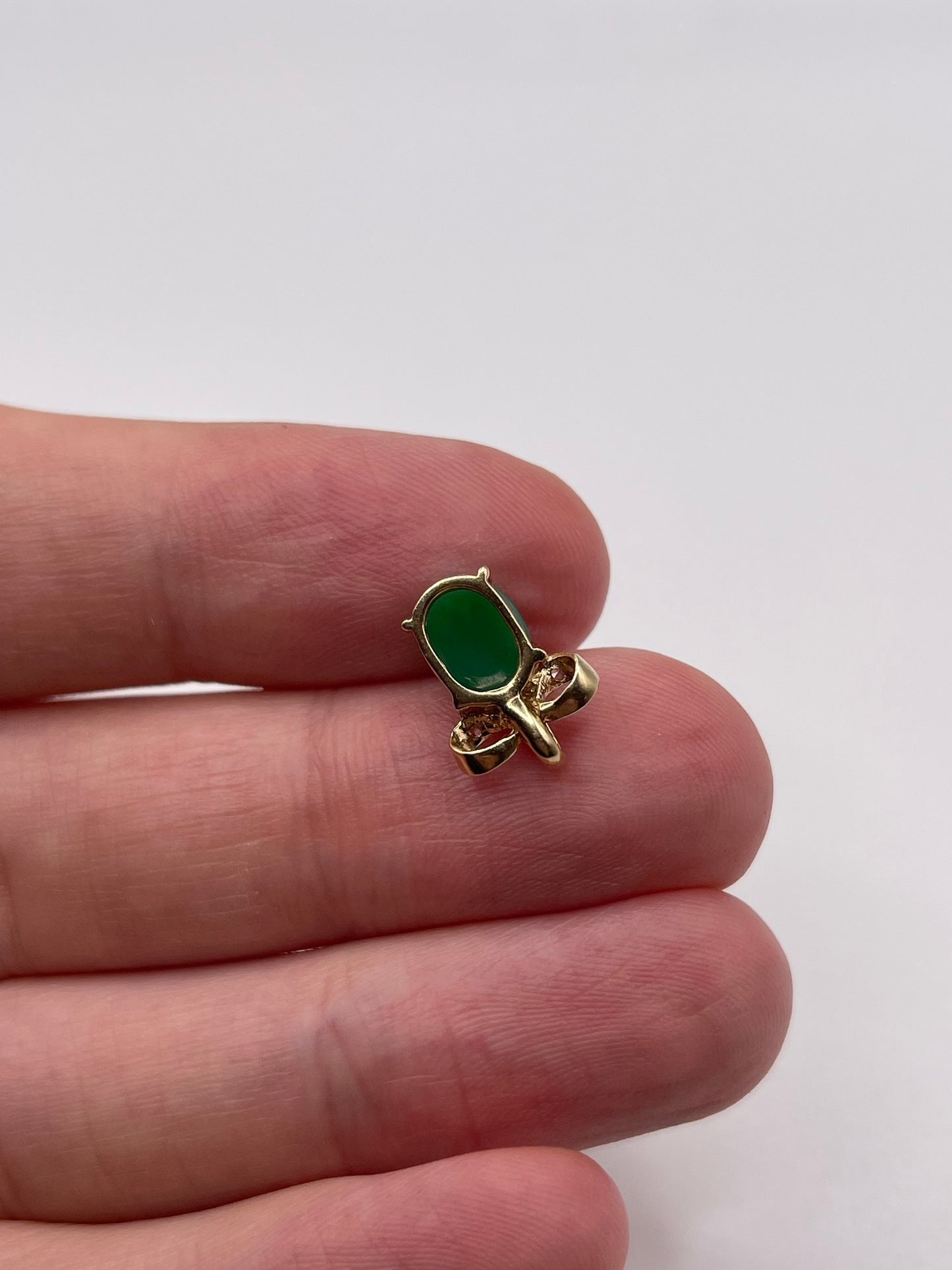9ct gold chalcedony pendant