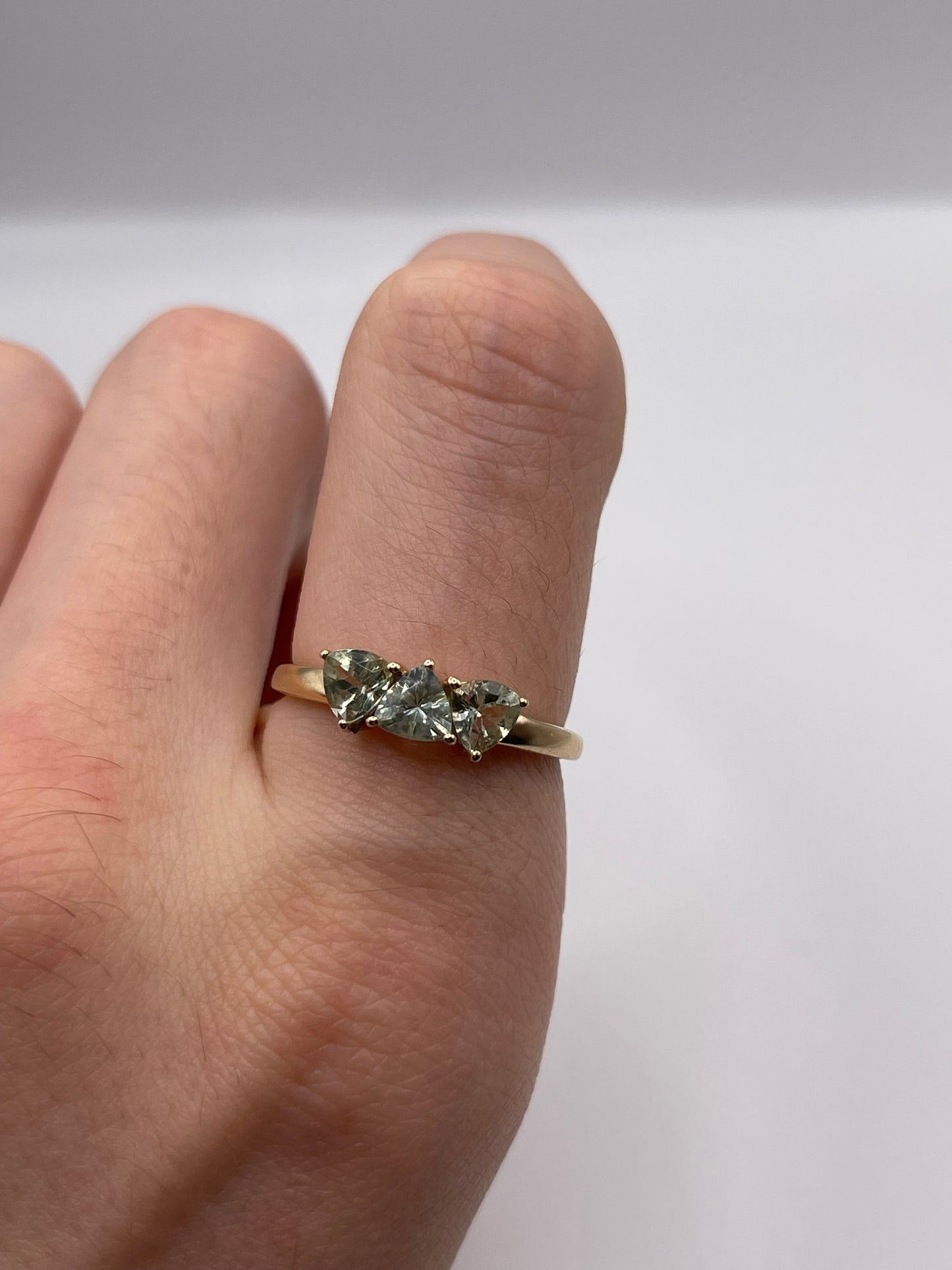 9ct gold quartz ring