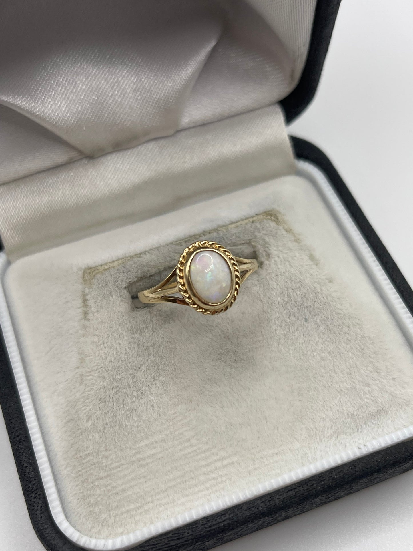 9ct gold opal ring