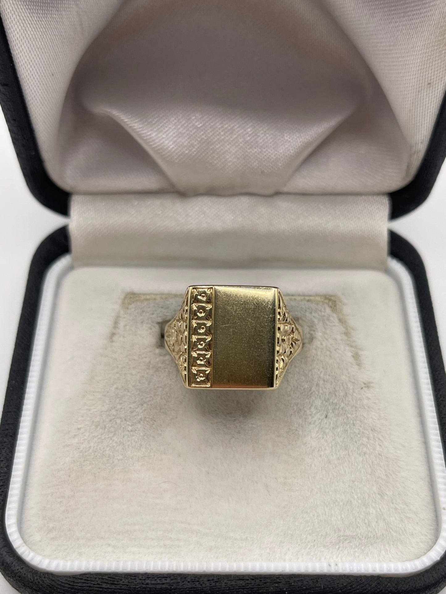 9ct gold signet ring