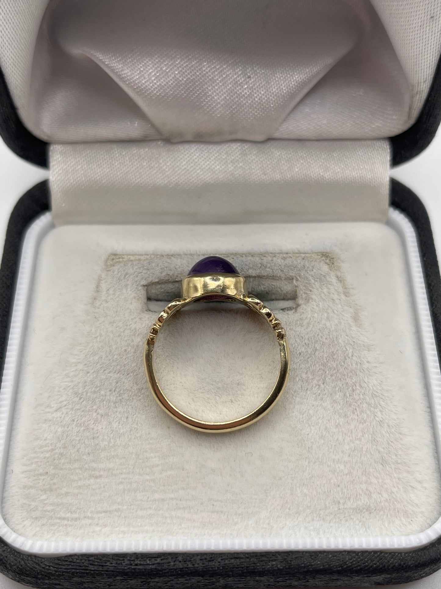 9ct gold cabochon amethyst ring