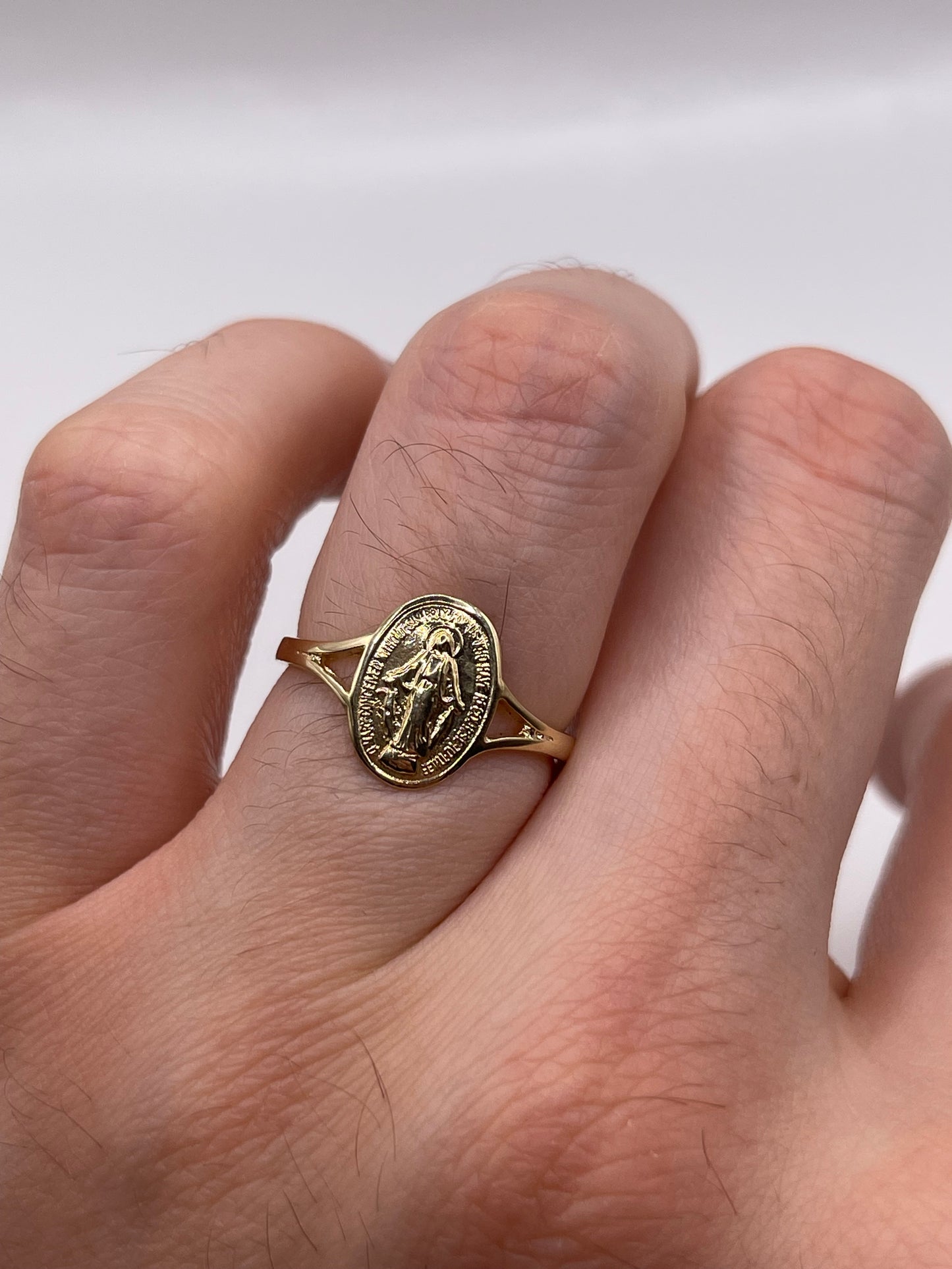 9ct gold st Mary ring