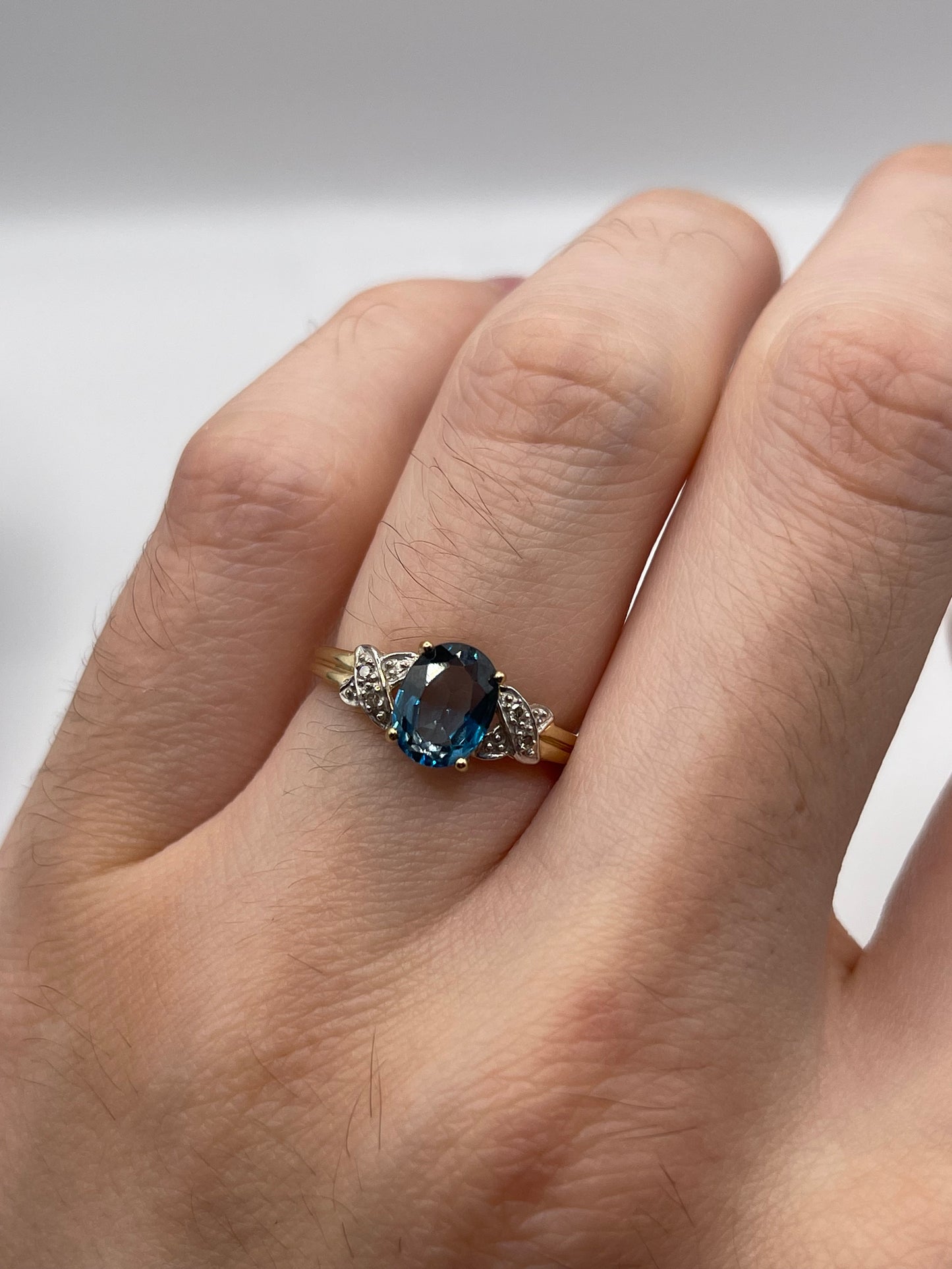 9ct gold topaz and diamond ring
