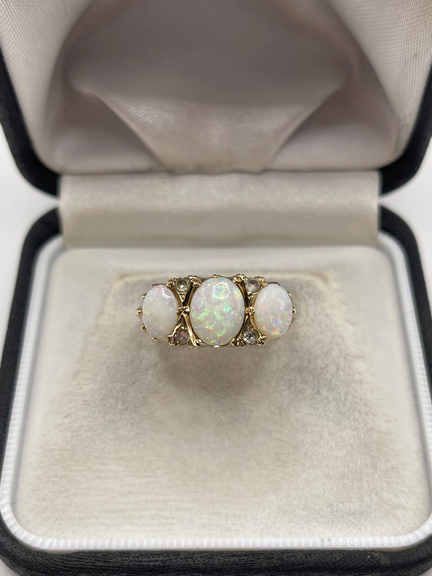 9ct gold opal ring
