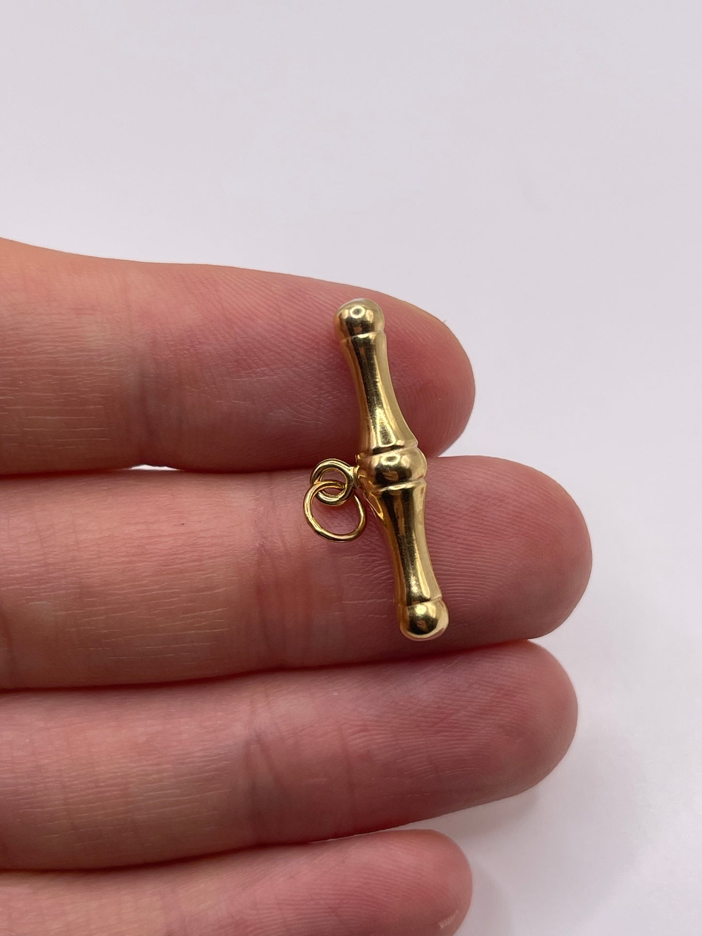 9ct gold t bar pendant